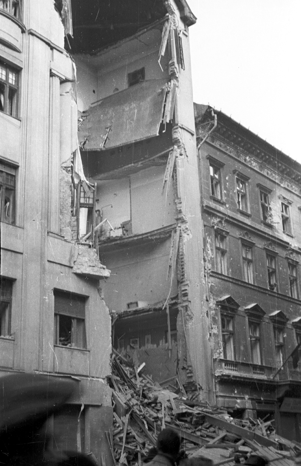 Hungary, Budapest VIII., Baross utca, a romos épület a 46. számú ház., 1956, Nagy Gyula, war damage, revolution, ruins, Budapest, damaged building, Fortepan #39857