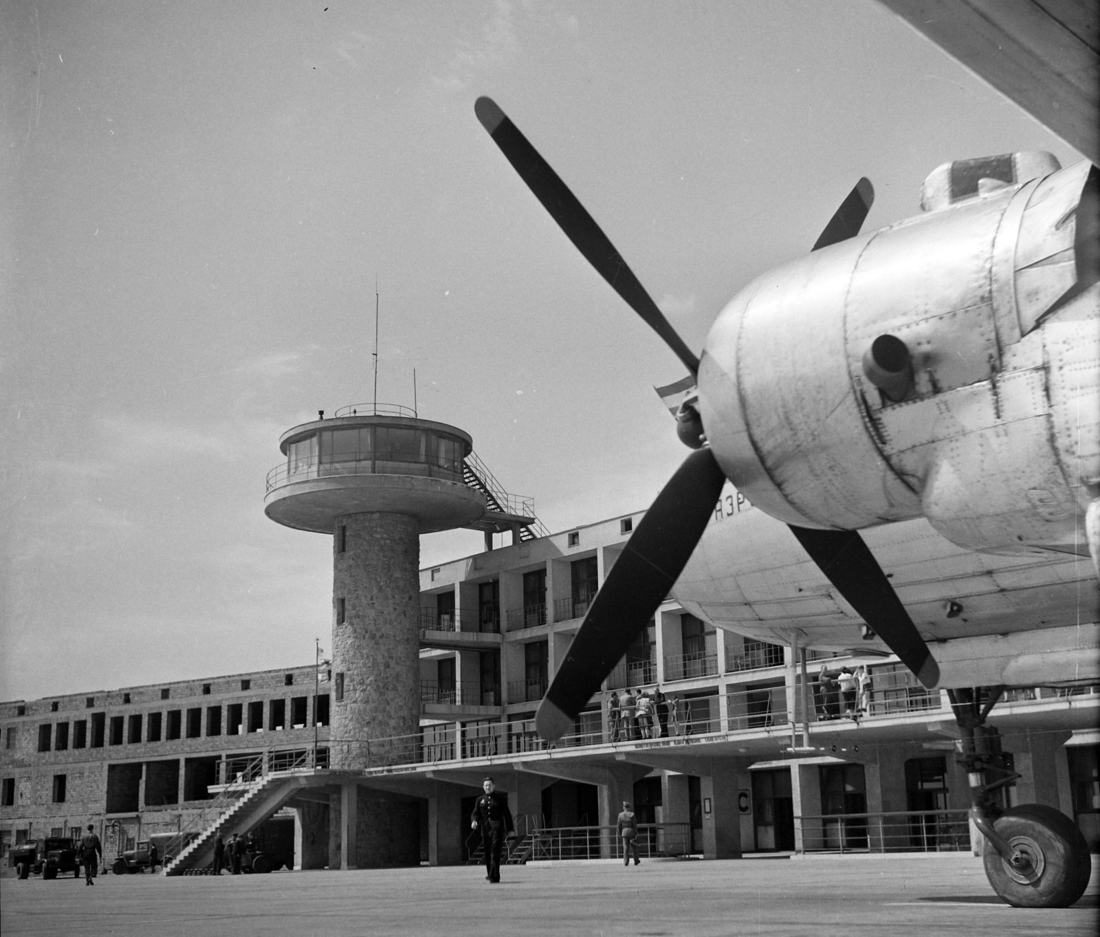 Hungary, Ferihegy (now - Ferenc Liszt) International Airport, Budapest XVIII., az Aeroflot szovjet légitársaság Il-12B típusú repülőgépe., 1956, UVATERV, Soviet brand, airplane, airport, Ilyushin-brand, Aeroflot airlines, Budapest, control tower, Károly Dávid-design, Fortepan #3986
