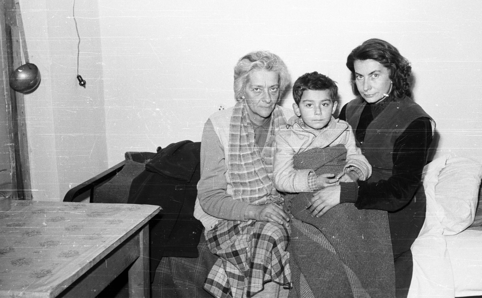 Hungary, Budapest, óvóhely a forradalom idején., 1956, Nagy Gyula, kid, revolution, women, air-rad shelter, Fortepan #39939