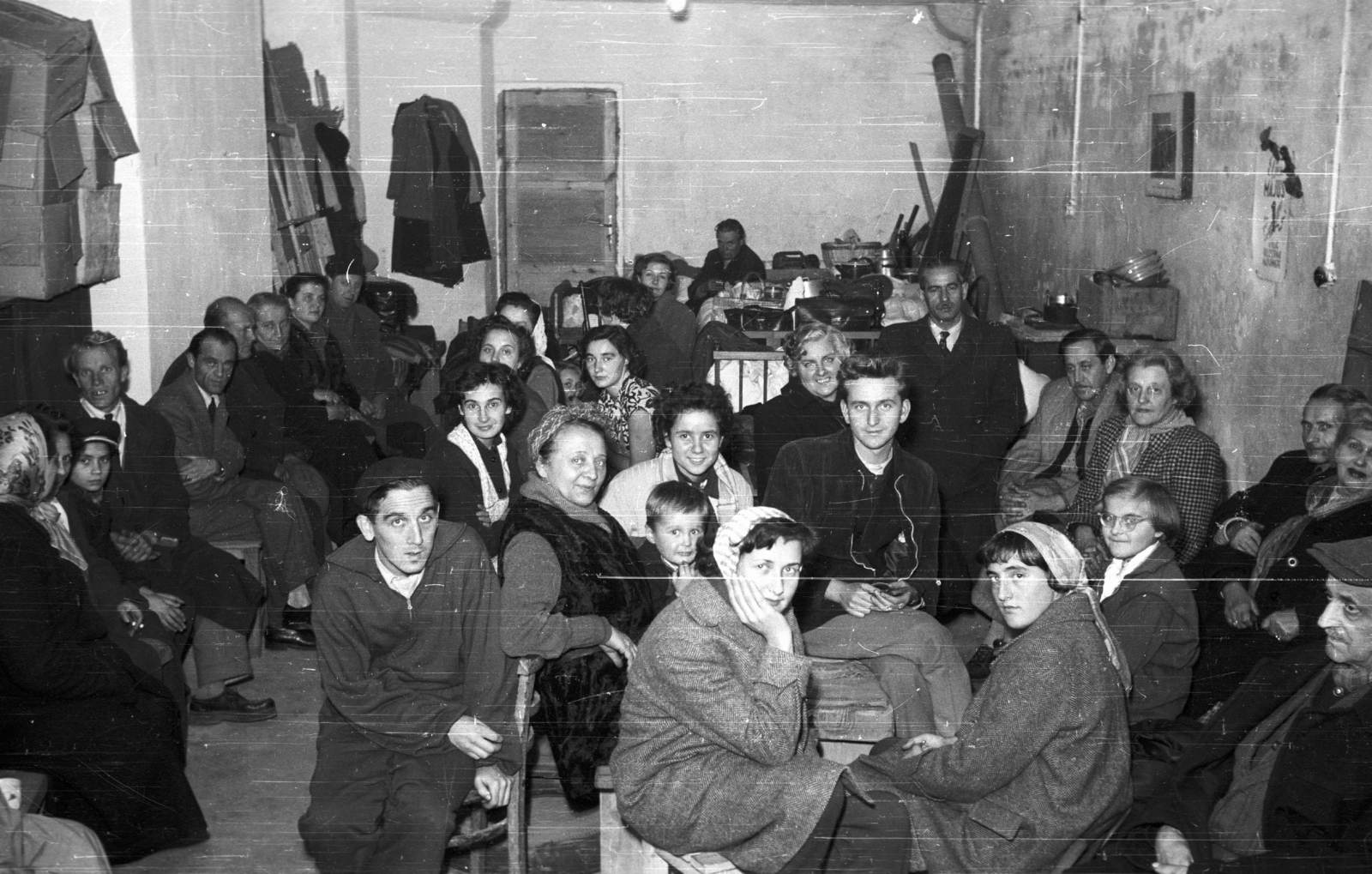 Hungary, Budapest, óvóhely a forradalom idején., 1956, Nagy Gyula, revolution, tableau, kids, air-rad shelter, Fortepan #39940