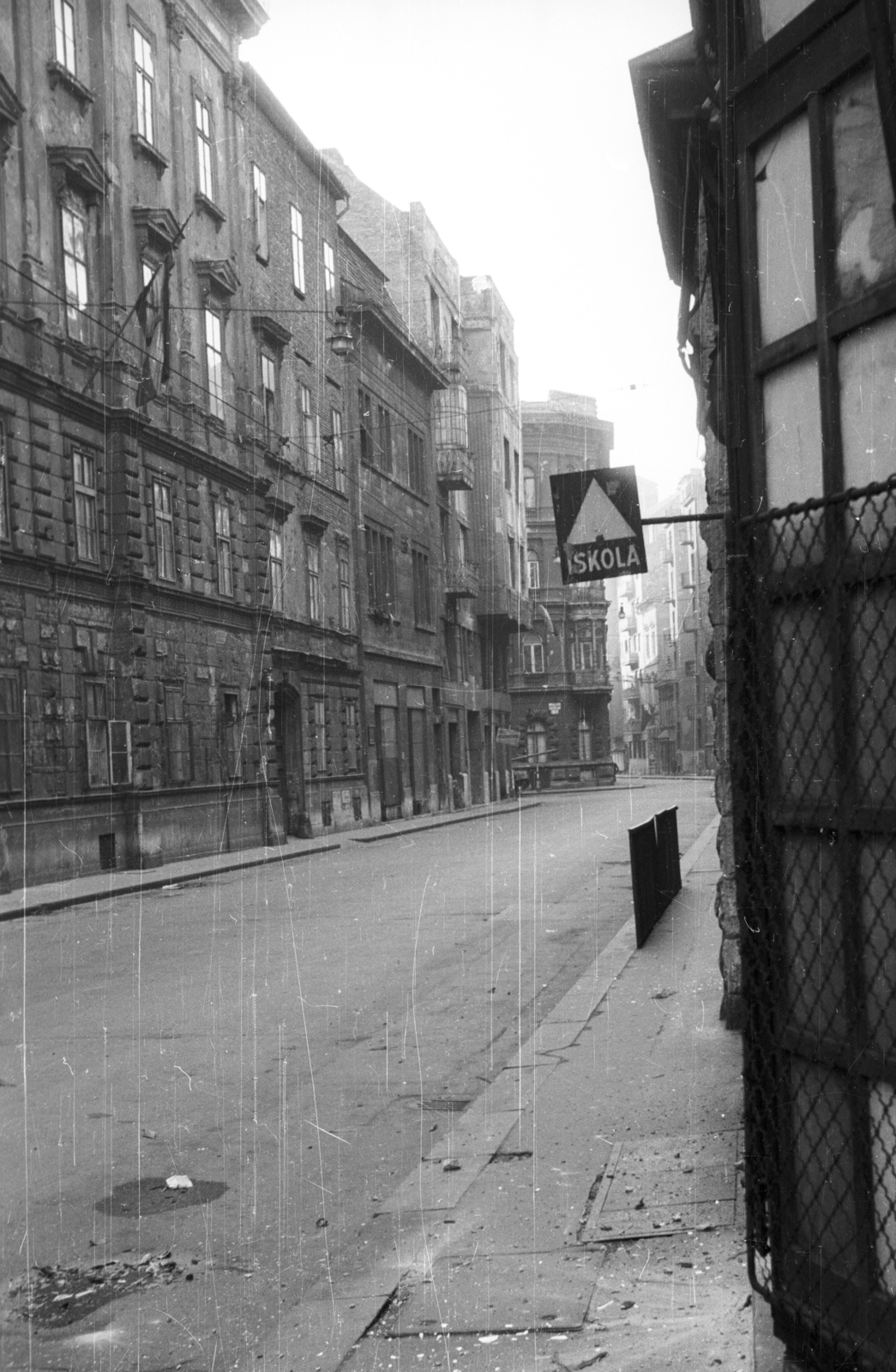 Hungary, Budapest V., Papnövelde (Eötvös Loránd) utca az Egyetem tér felől a Veres Pálné utca felé nézve., 1956, Nagy Gyula, school, revolution, street view, board, Budapest, Fortepan #39971