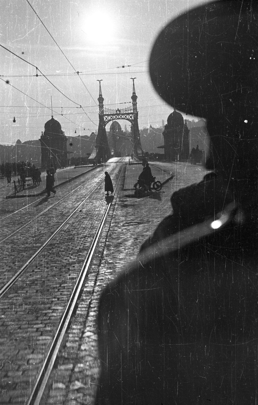 Hungary, Budapest V.,Budapest IX., Fővám tér a Szabadság híd felé nézve., 1956, Nagy Gyula, revolution, Budapest, János Feketeházy-design, Fortepan #39986