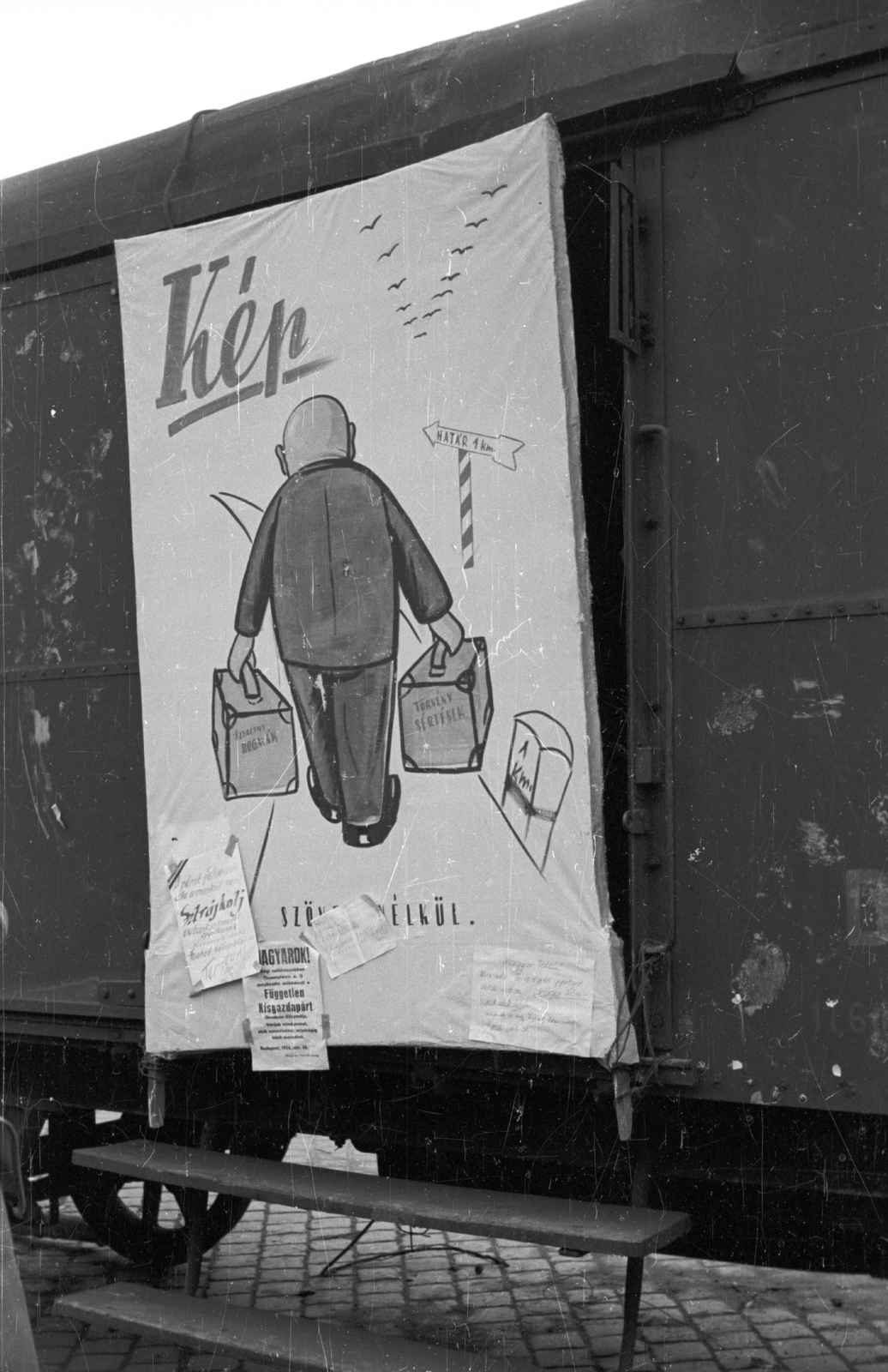 Hungary, Budapest II., Vagonra ragasztott karikatúra a Széna téren., 1956, Nagy Gyula, revolution, coach, Mátyás Rákosi-portrayal, caricature, board, Budapest, Fortepan #40048