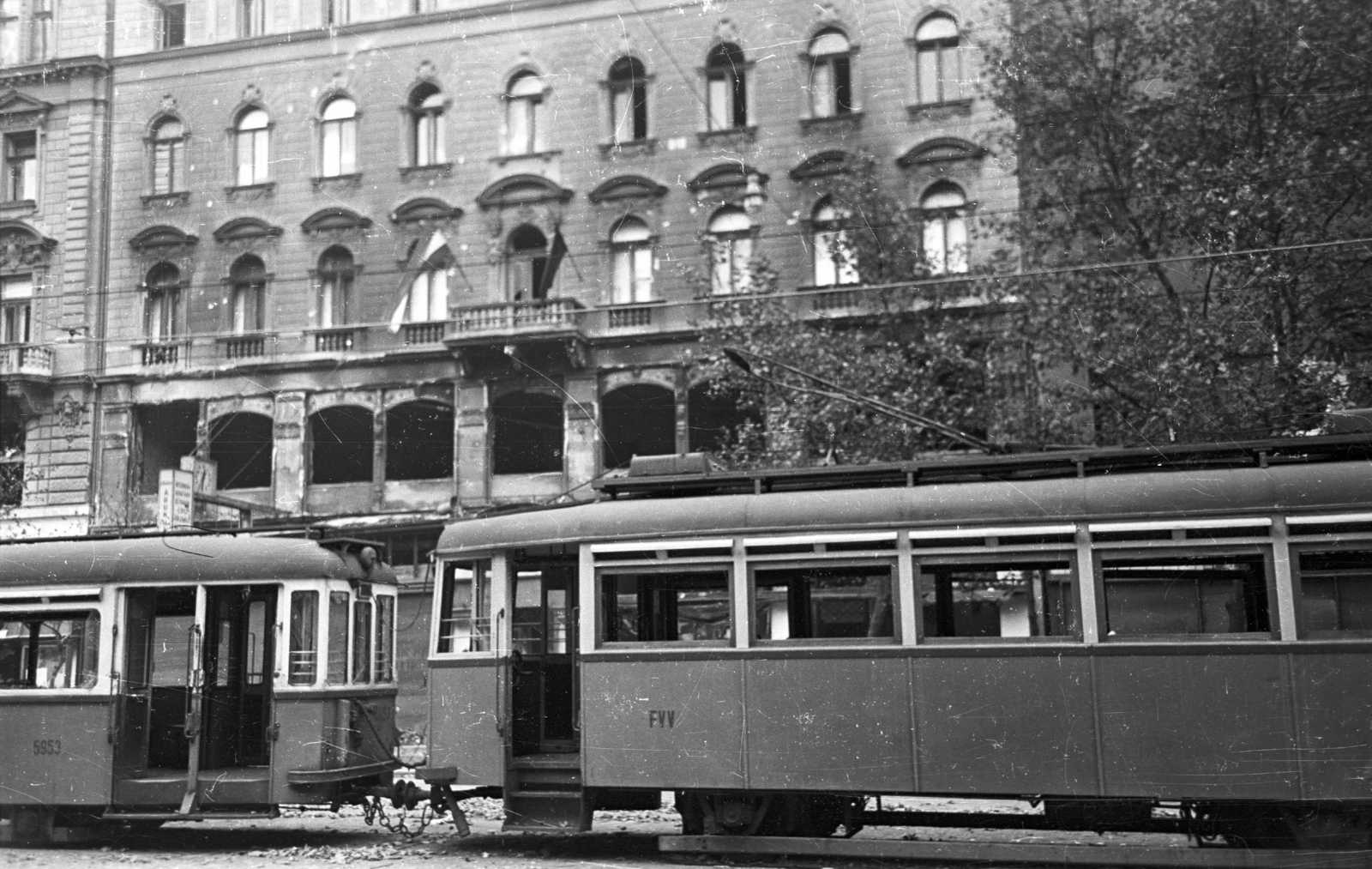Hungary, Budapest VII., Rákóczi út 22., 1956, Nagy Gyula, war damage, flag, revolution, tram, Budapest, FVV-organisation, Fortepan #40054