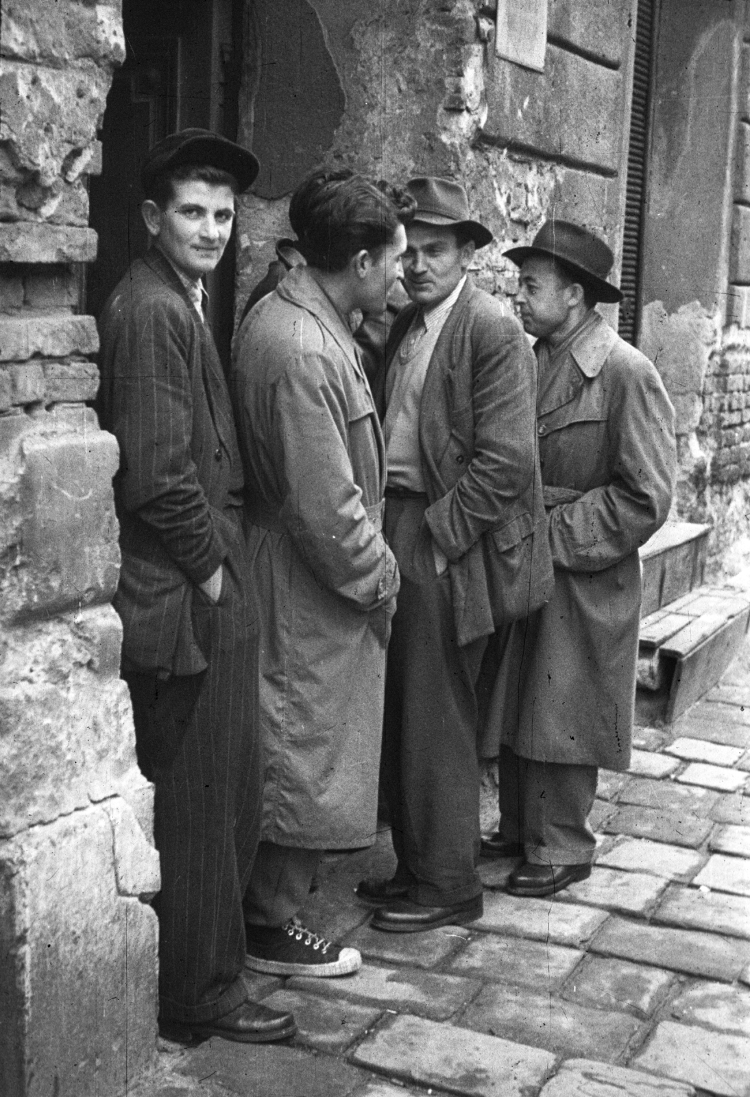 Hungary, Budapest, 1956, Nagy Gyula, revolution, tableau, men, street view, sneakers, Fortepan #40106