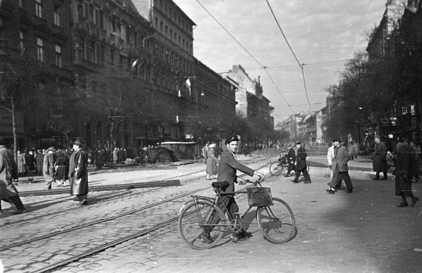 Hungary, Budapest VII., Erzsébet (Lenin) körút a Dohány utcától a Wesselényi utca felé nézve., 1956, Nagy Gyula, bicycle, revolution, Budapest, Fortepan #40148