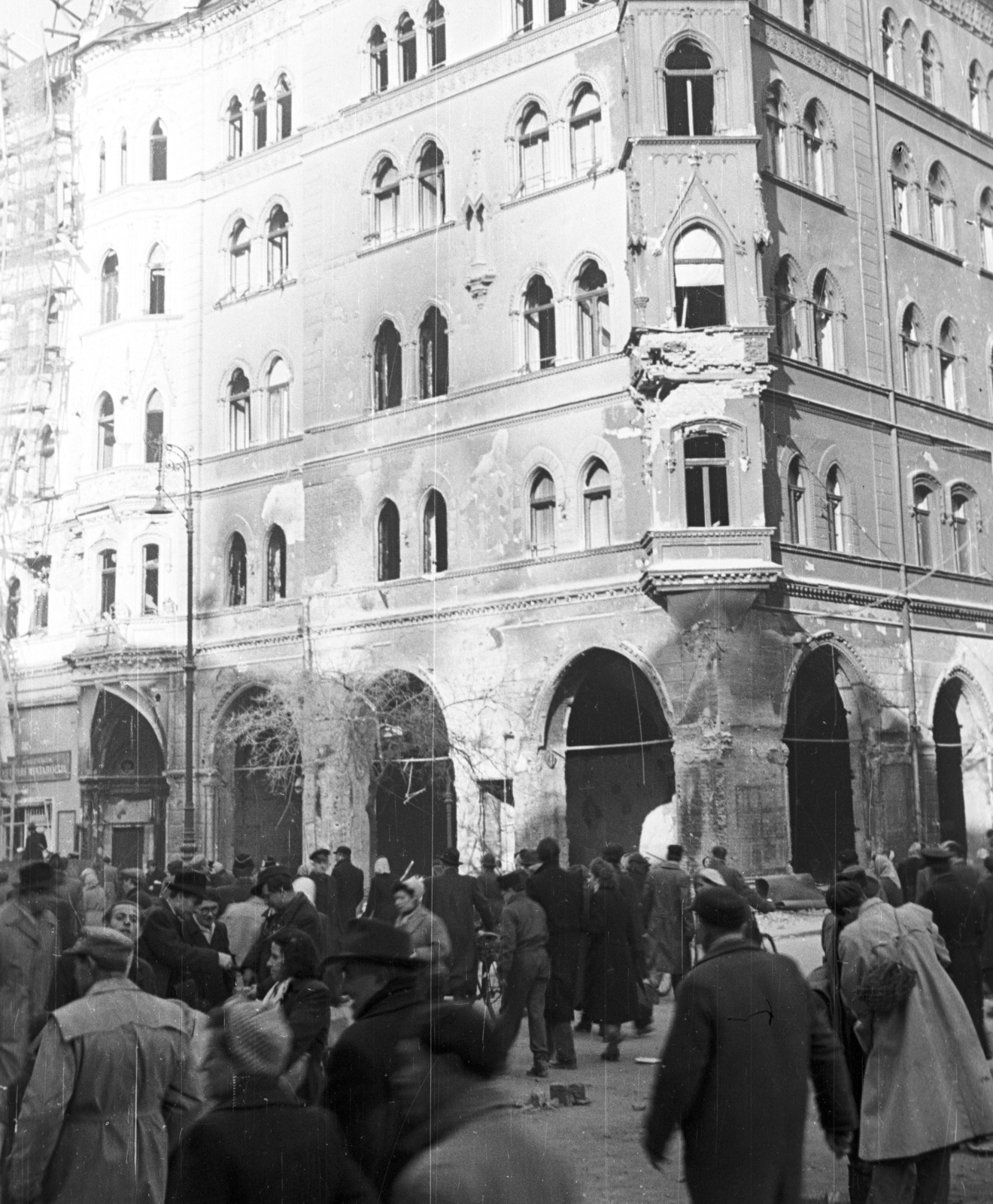 Hungary, Budapest VII., Erzsébet (Lenin) körút - Wesselényi utca sarok., 1956, Nagy Gyula, war damage, mass, revolution, Budapest, Fortepan #40209