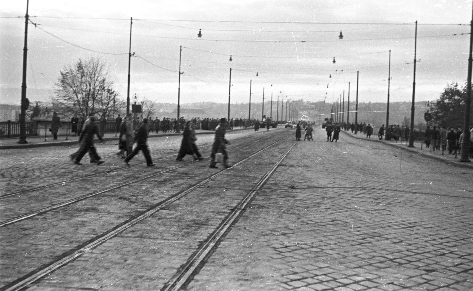 Magyarország, Budapest V.,Budapest XIII., Margit híd pesti hídfő., 1956, Nagy Gyula, híd, forradalom, harckocsi, Budapest, sínpálya, Fortepan #40238