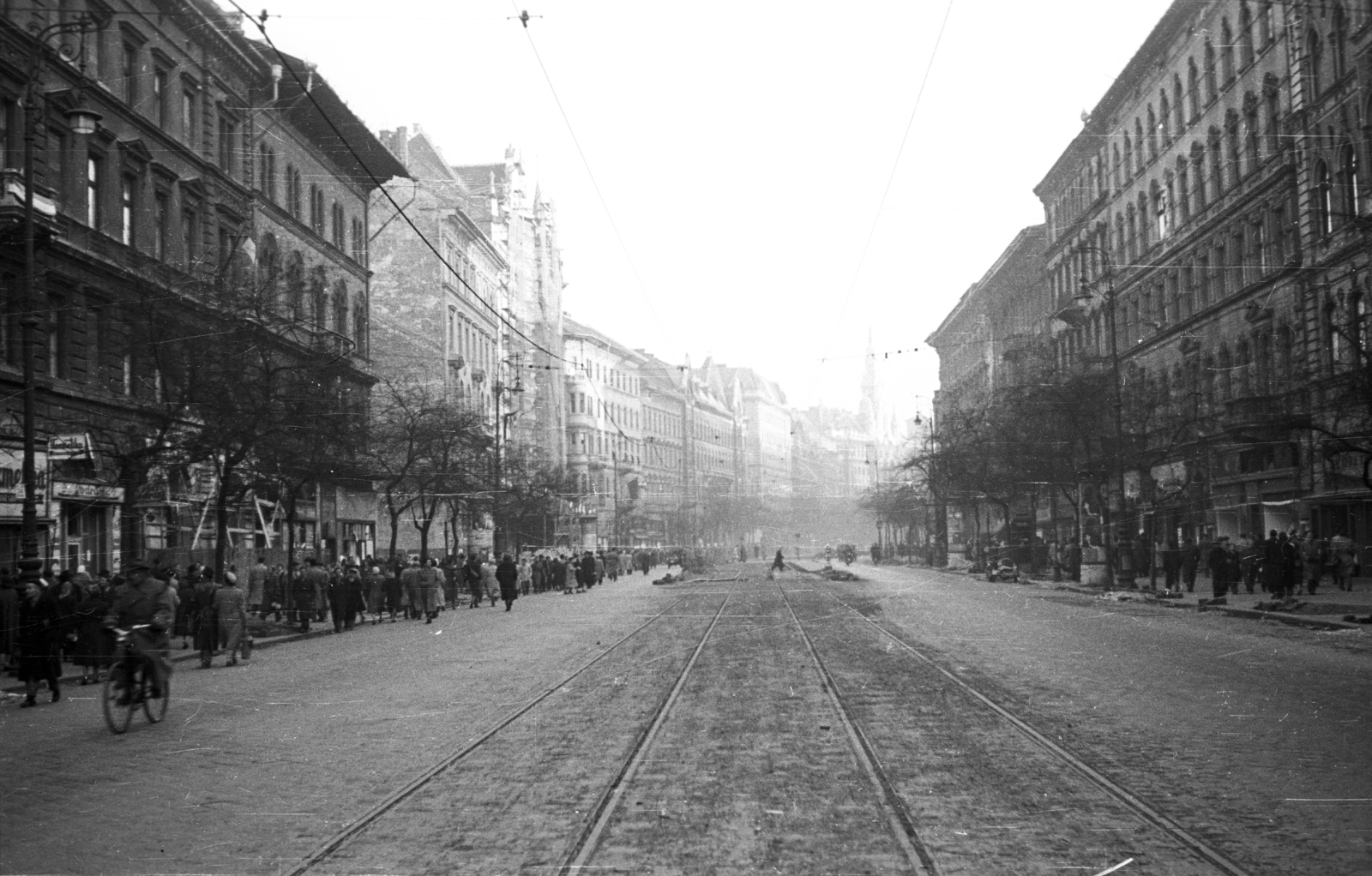 Magyarország, Budapest VII., Erzsébet (Lenin) körút a Dob utca felől a Dohány utca felé nézve., 1956, Nagy Gyula, forradalom, utcakép, Budapest, Fortepan #40250