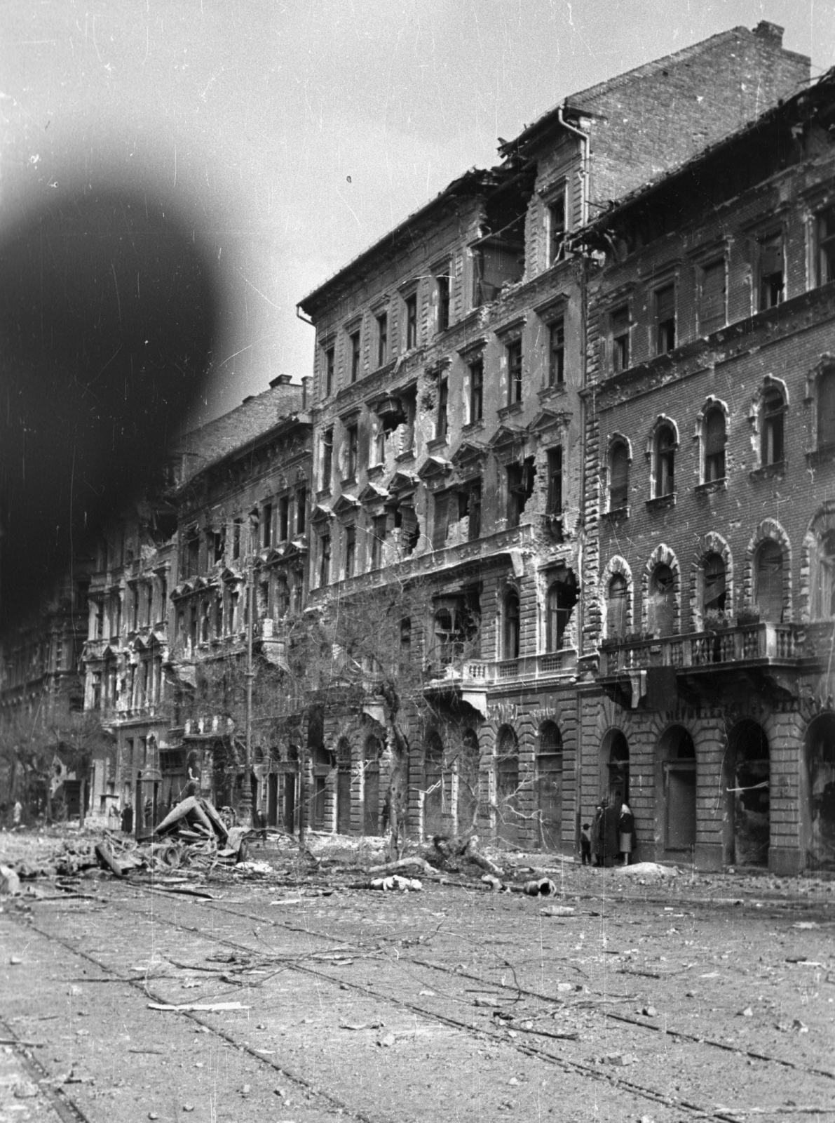 Magyarország, Budapest VIII., József körút a Práter utca felől a Nap utca felé nézve., 1956, Nagy Gyula, háborús kár, forradalom, utcakép, Budapest, épületkár, Fortepan #40269