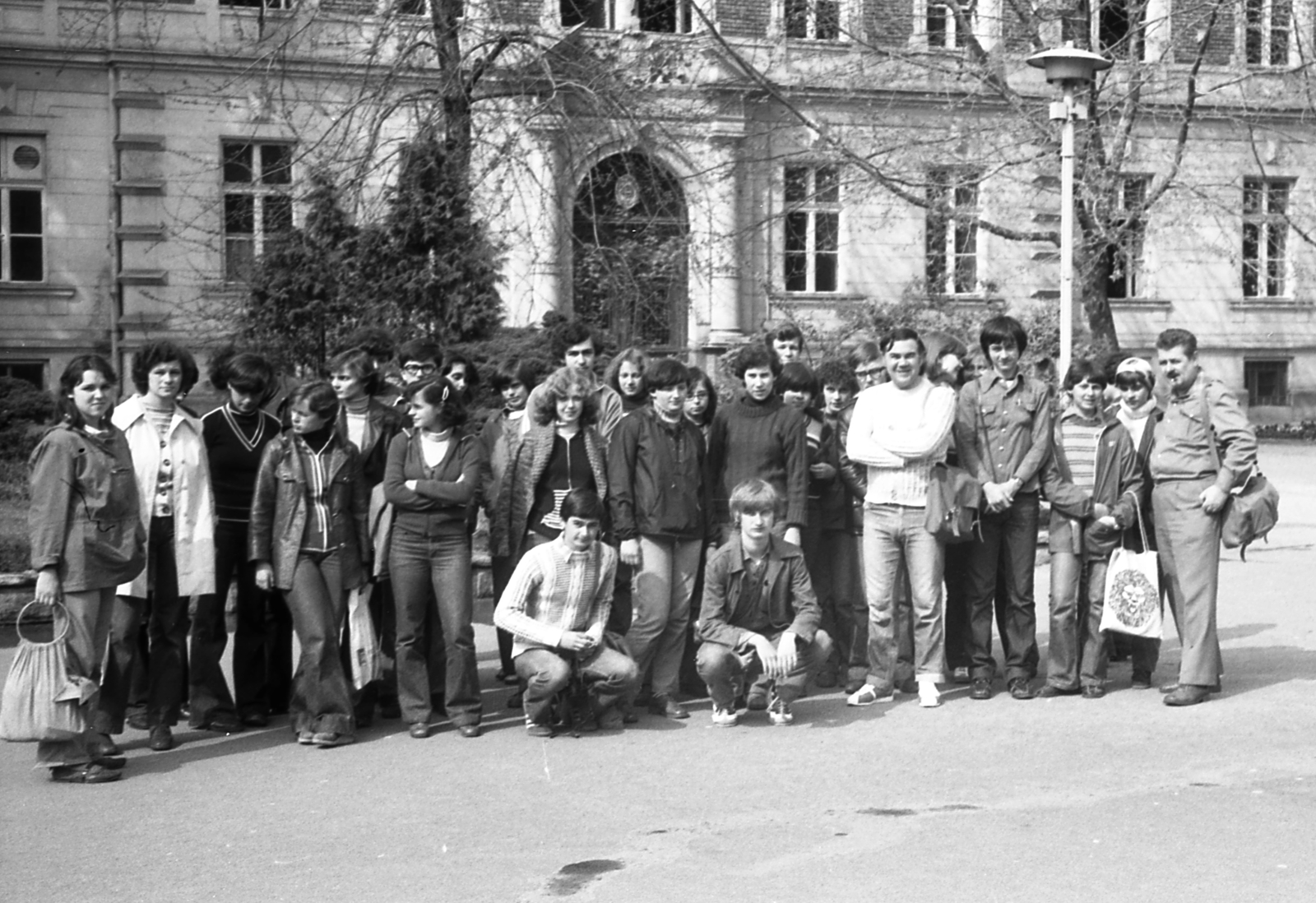 Hungary, Győr, Révai Miklós gimnázium., 1978, Varga János, school, class photo, tableau, squatting, Fortepan #40311