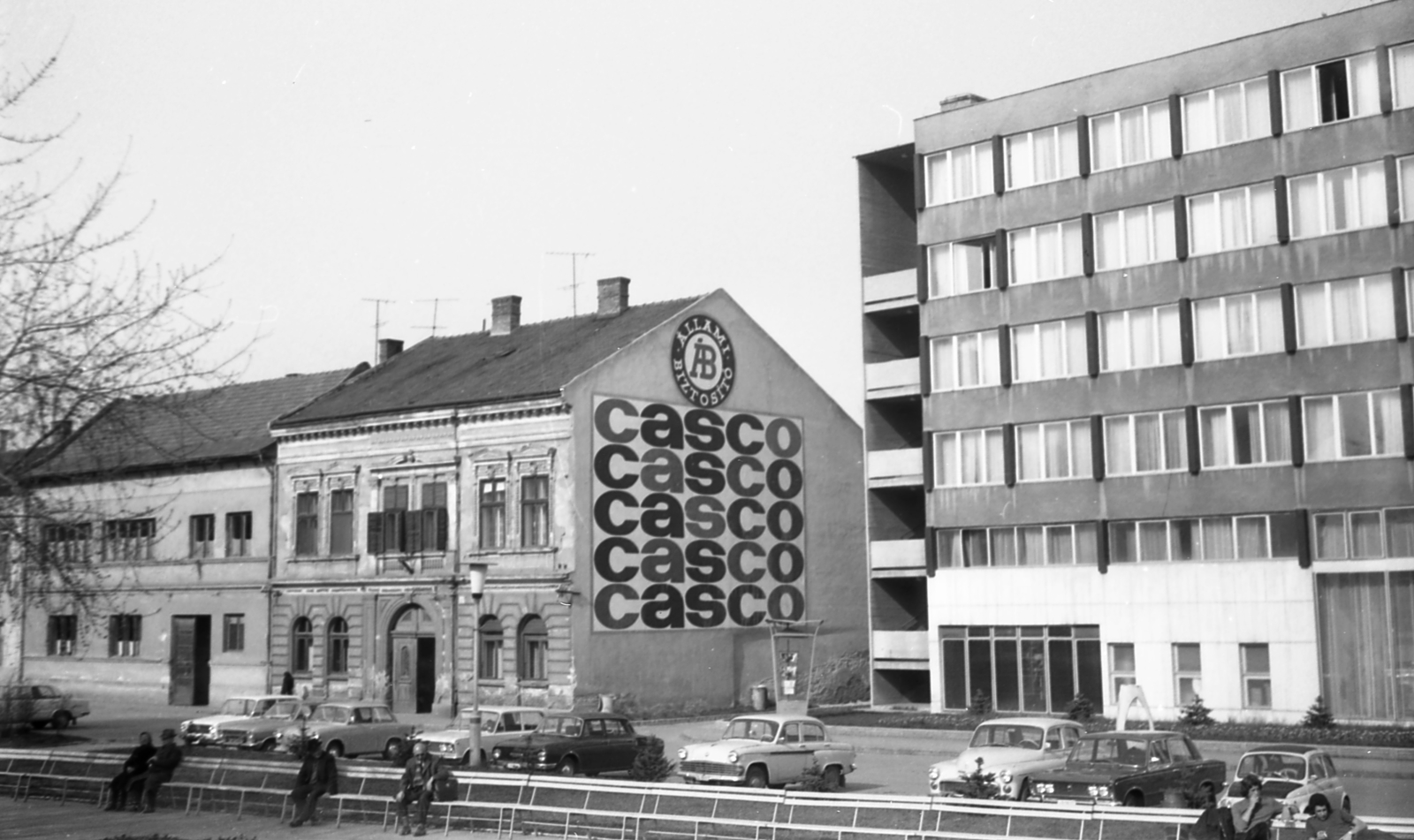 Hungary, Békéscsaba, Kossuth tér, Körös Hotel., 1972, Varga János, Polski Fiat-brand, Fortepan #40354