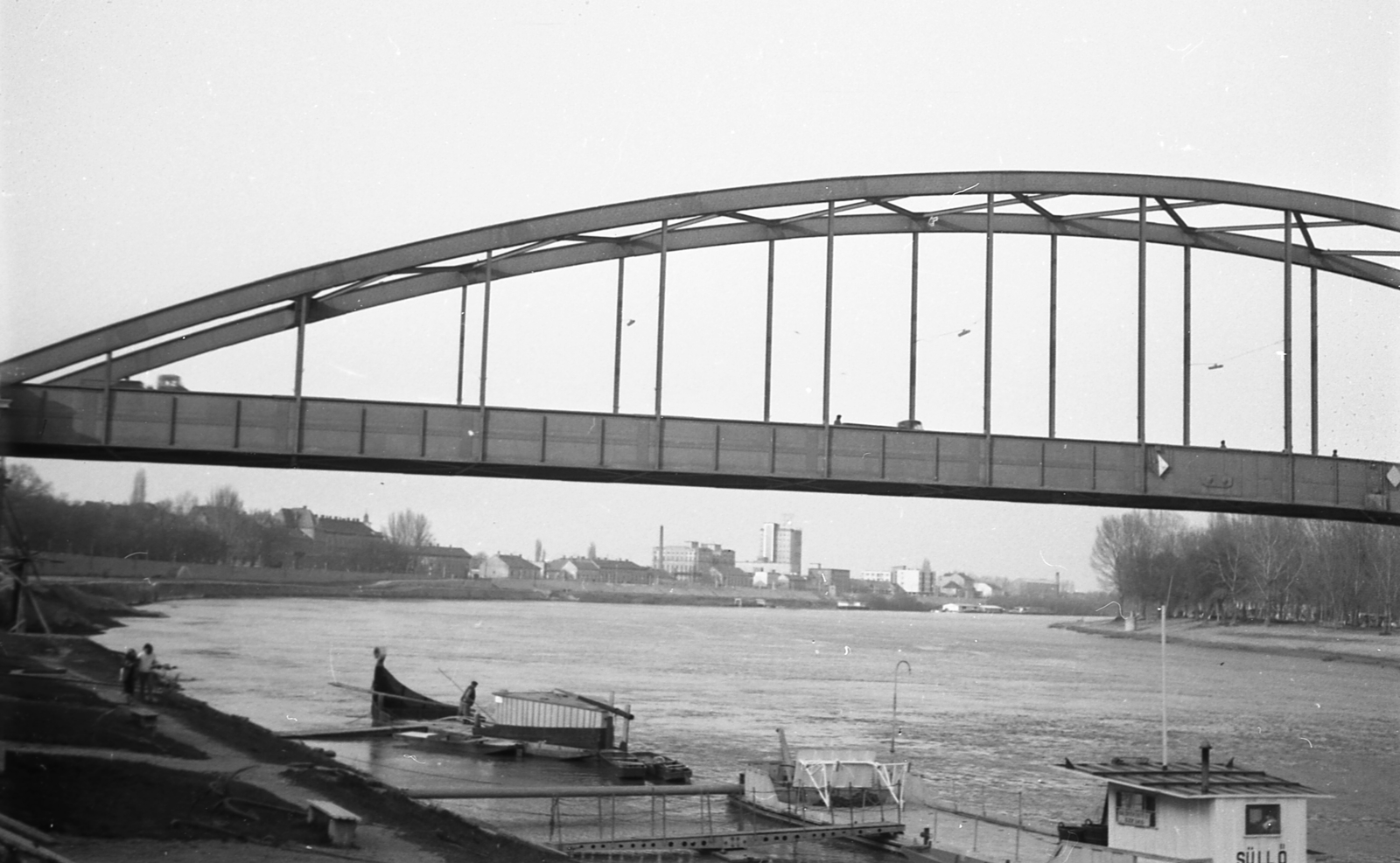 Hungary, Szeged, Tisza-part, Belvárosi híd., 1973, Varga János, bridge, Győző Mihailich-design, river, Fortepan #40355