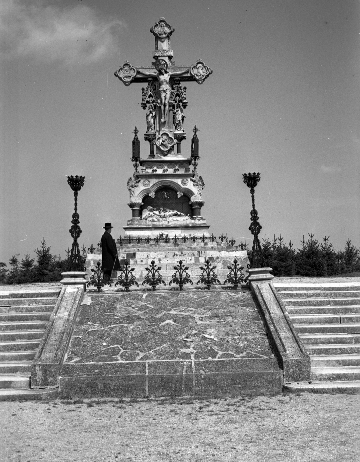 Hungary, Sopron, Szent Mihály temető, Kálvária kereszt., 1938, Rados Tamás OSB, sculpture, crucifix, Fortepan #40410