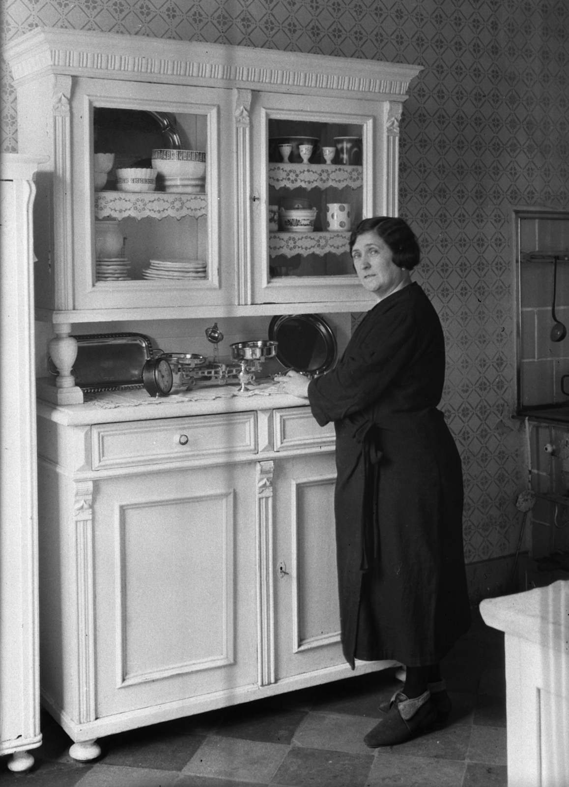 Magyarország, Sopron, 1942, Rados Tamás OSB, óra, bútor, kredenc, Fortepan #40423