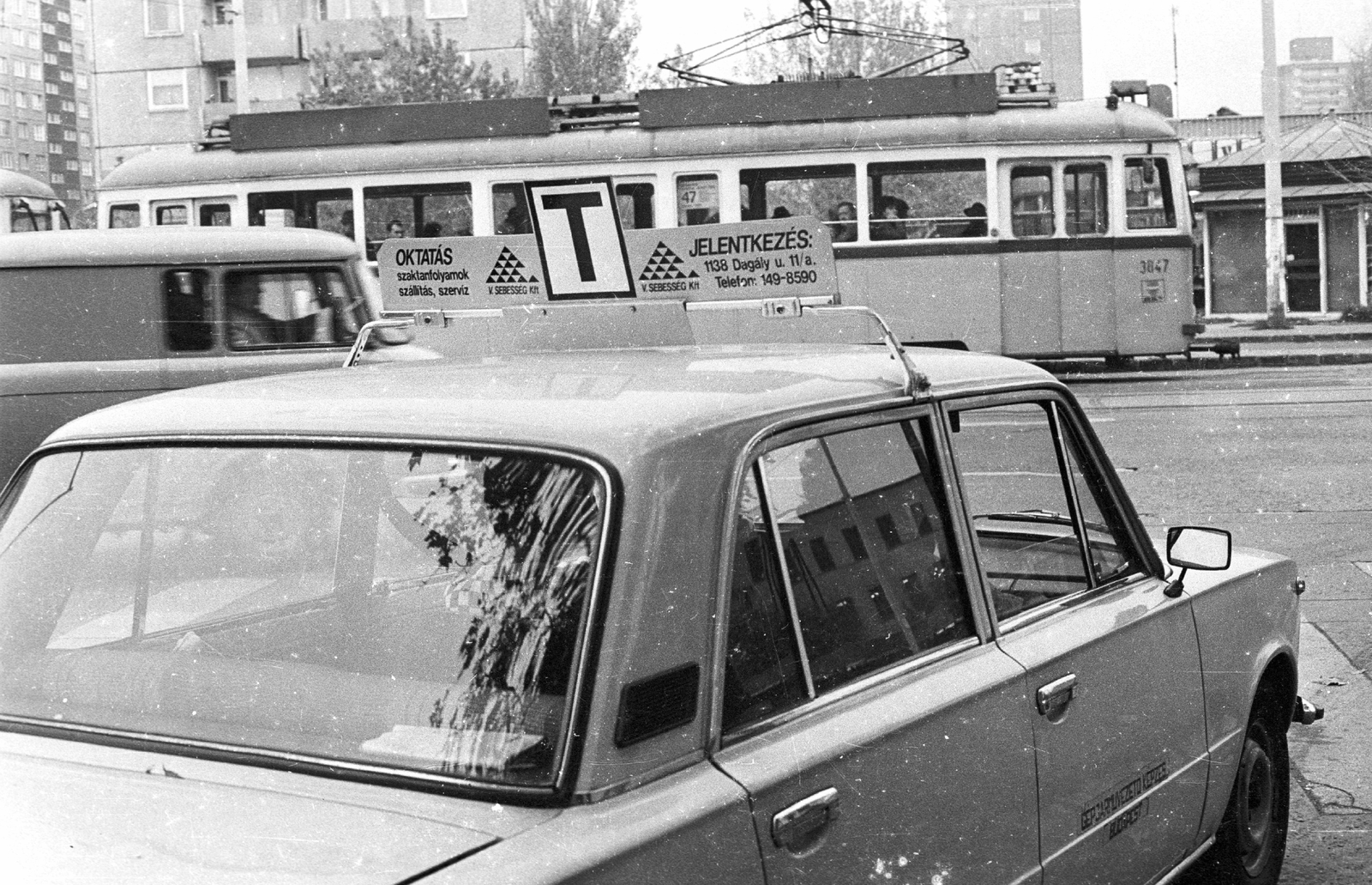 Hungary, Budapest XI., Fehérvári út az Etele (Szakasits Árpád) úti kereszteződésnél a Lecke utcából nézve., 1990, MHSZ, Lada-brand, Barkas-brand, tram, Ganz-brand, learner driver, Budapest, driving school, public transport, public transport line number, Fortepan #40432