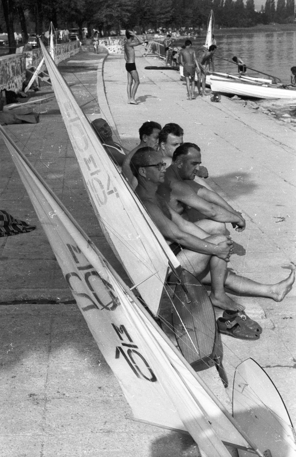 Hungary,Lake Balaton, Tihany, Gödrös., 1964, MHSZ, bathing suit, genre painting, summer, boat, shore, model ship, Fortepan #40451