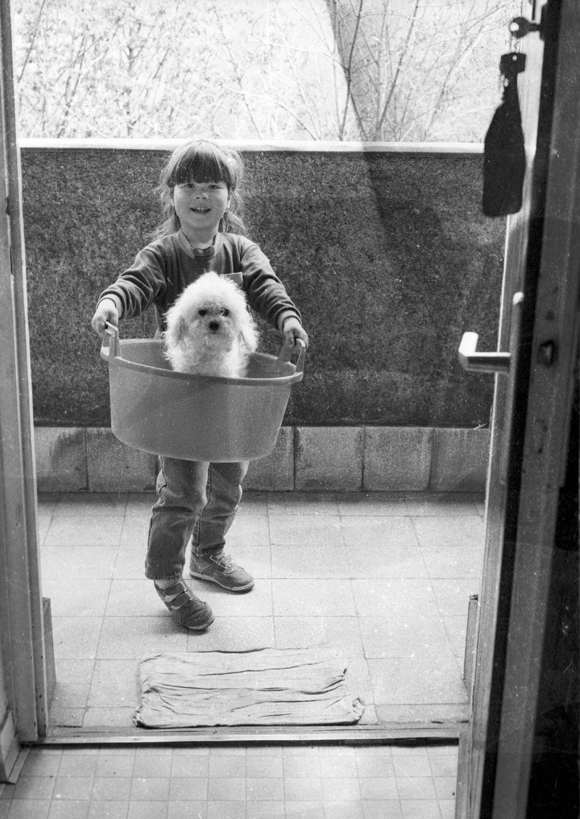 1980, Fortepan, poverty, dog, smile, jesting, girl, Fortepan #40544