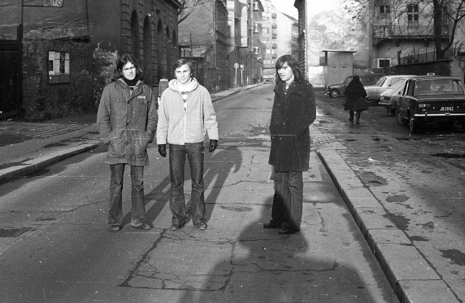 Hungary, Budapest VII., Dob utca a Kazinczy utca felől a Klauzál tér felé nézve. Jobbra az üres terület a Dob utca 47., 1978, Fortepan, tableau, street view, taxicab, Fiat-brand, Renault-brand, Lada-brand, boys, number plate, Budapest, Fortepan #40606