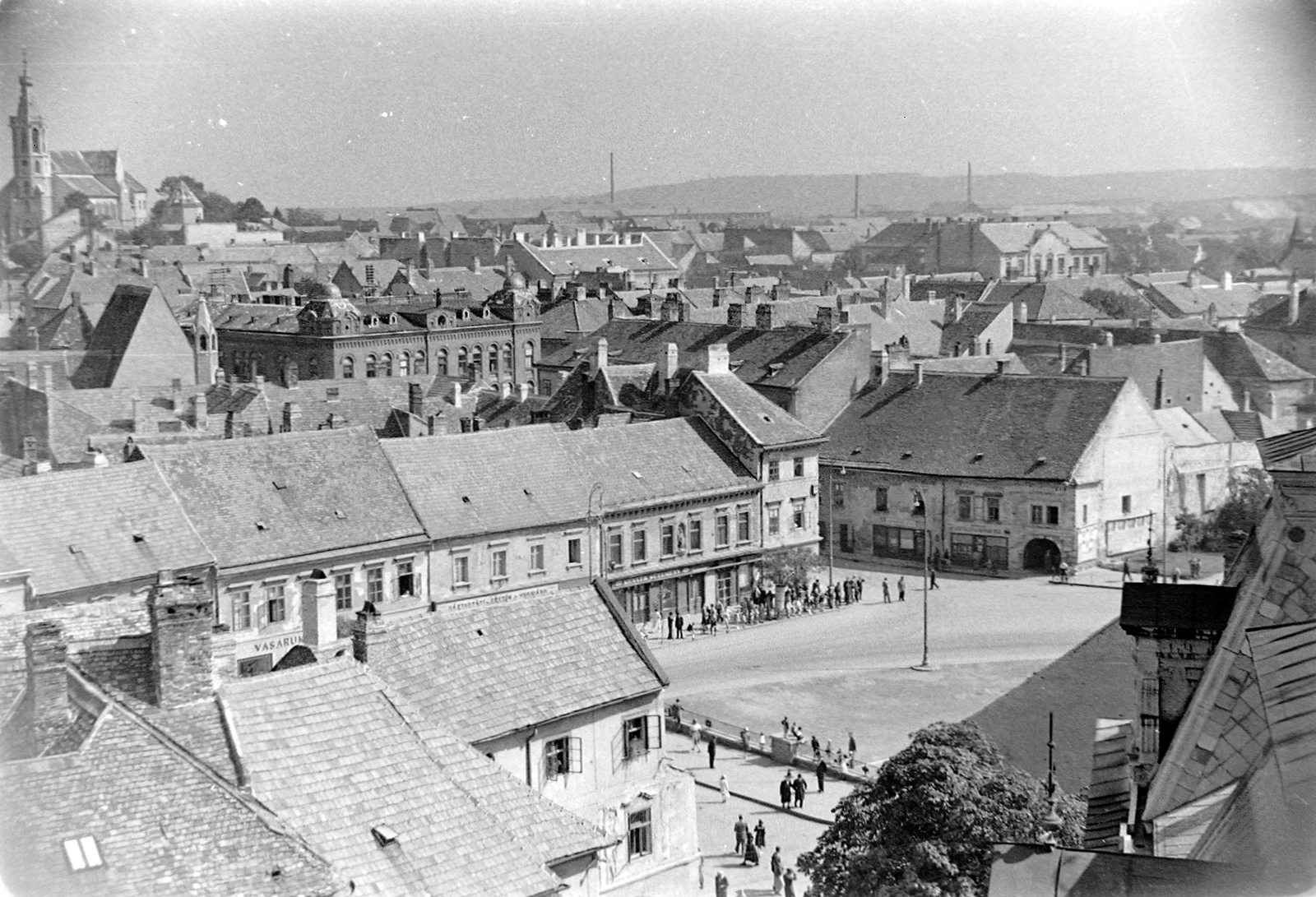 Hungary, Sopron, kilátás a Tűztoronyból az Előkapu és a Várkerület (Lenin körút) felé, balra a Szent Mihály-templom., 1960, Fortepan, Fortepan #4063