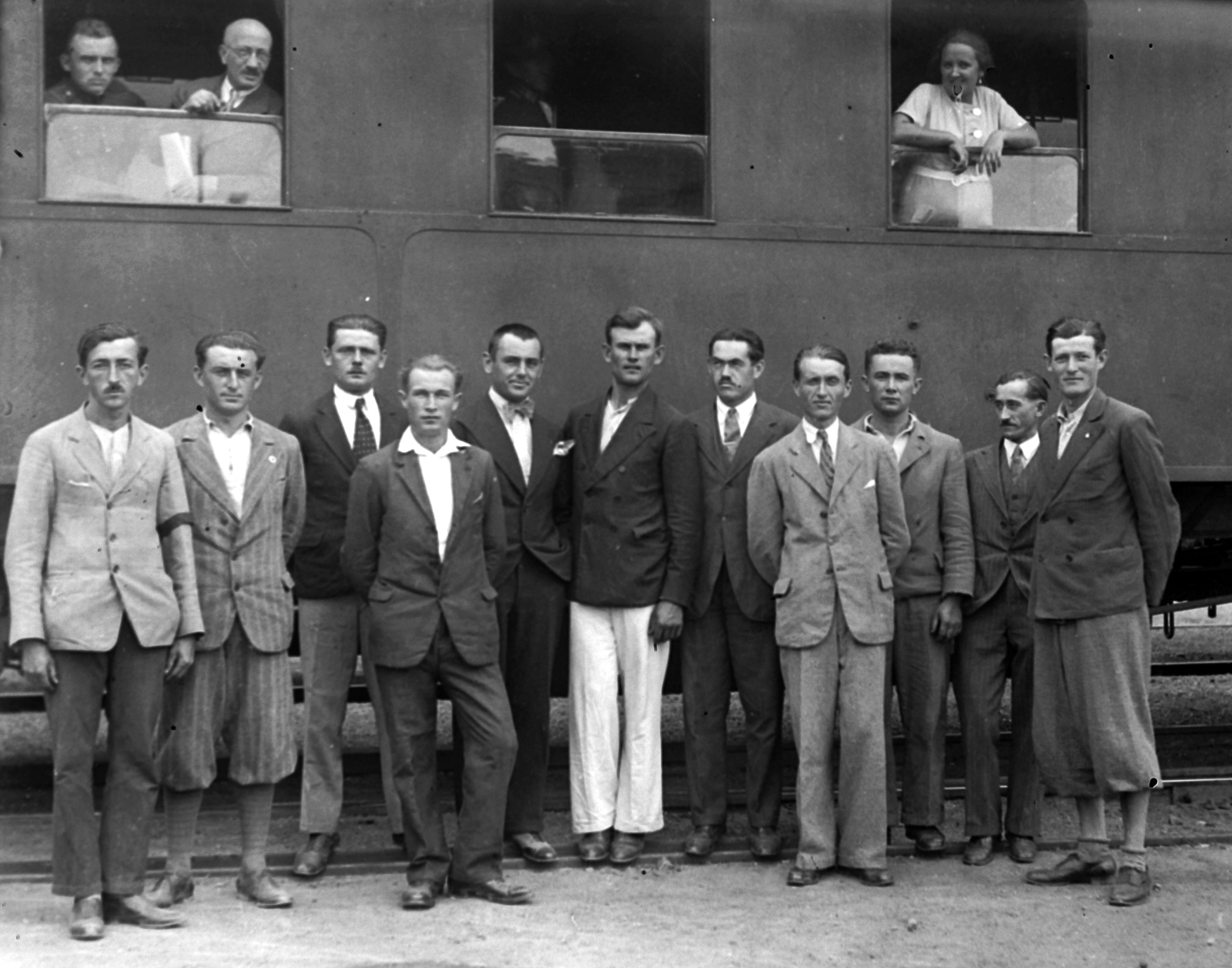 1933, Simon Tibor, railway, tableau, men, travelling, coach, Fortepan #40657