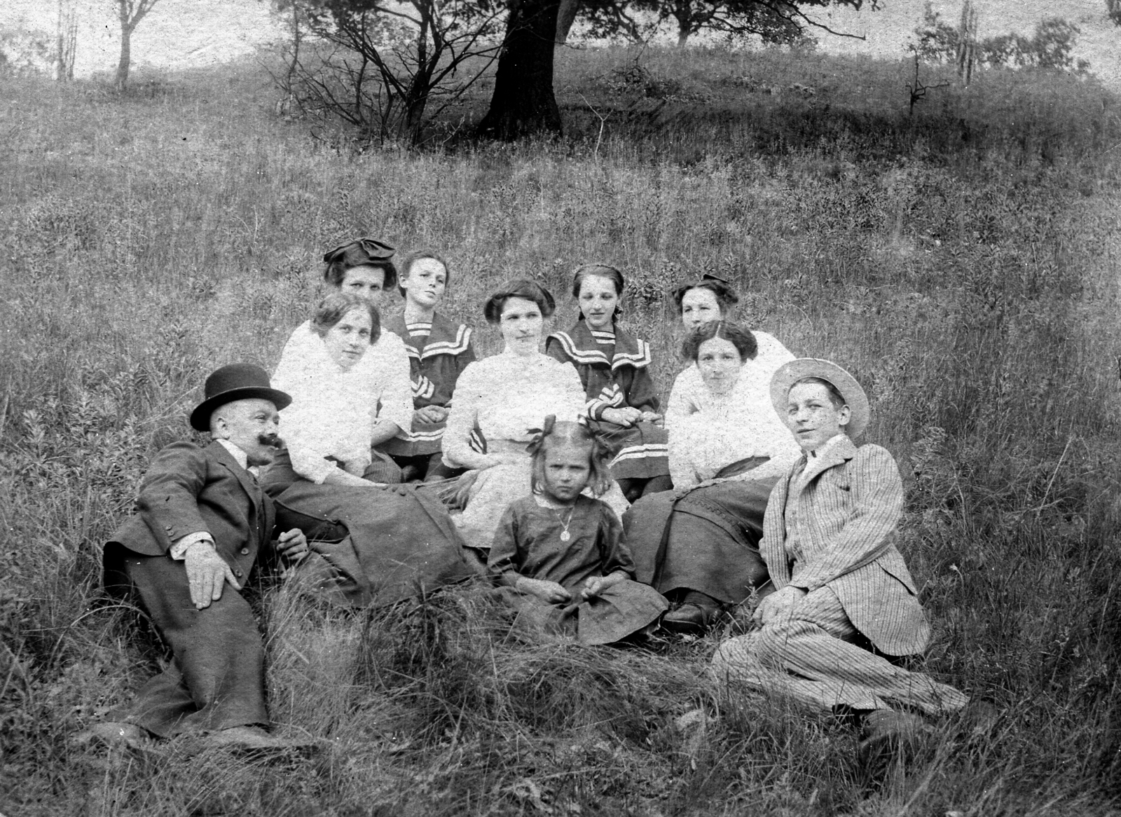 1913, Kafka Éva, hat, tableau, field, ribbon, Fortepan #40757