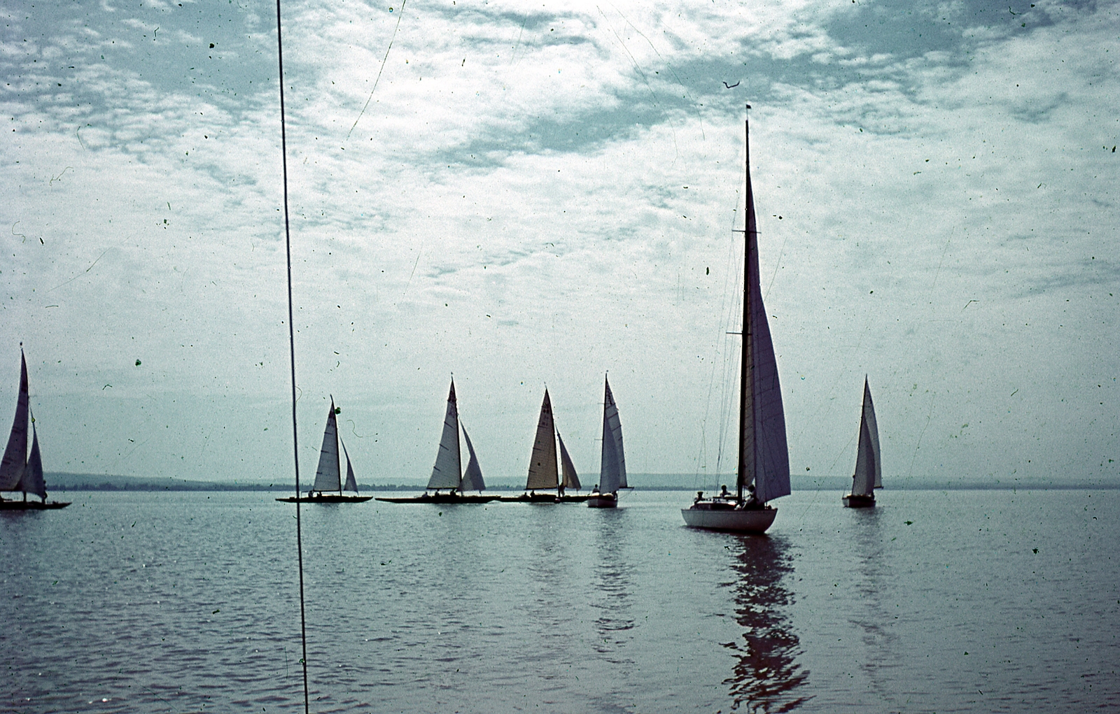 Hungary,Lake Balaton, vitorlásverseny, előtérben egy 40-es cirkáló., 1940, Ember Károly dr., sailboat, colorful, competition, Fortepan #40789