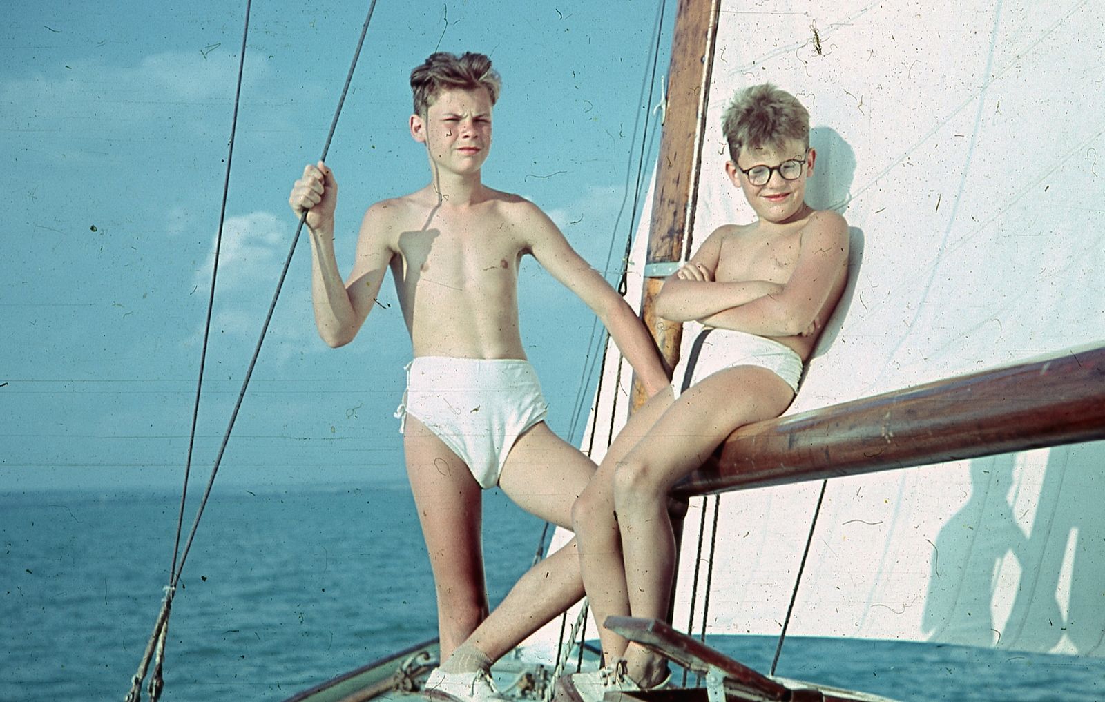 Hungary,Lake Balaton, Balatonon egy 50-es cirkálóval., 1952, Ember Károly dr., sailboat, colorful, slip, Fortepan #40845