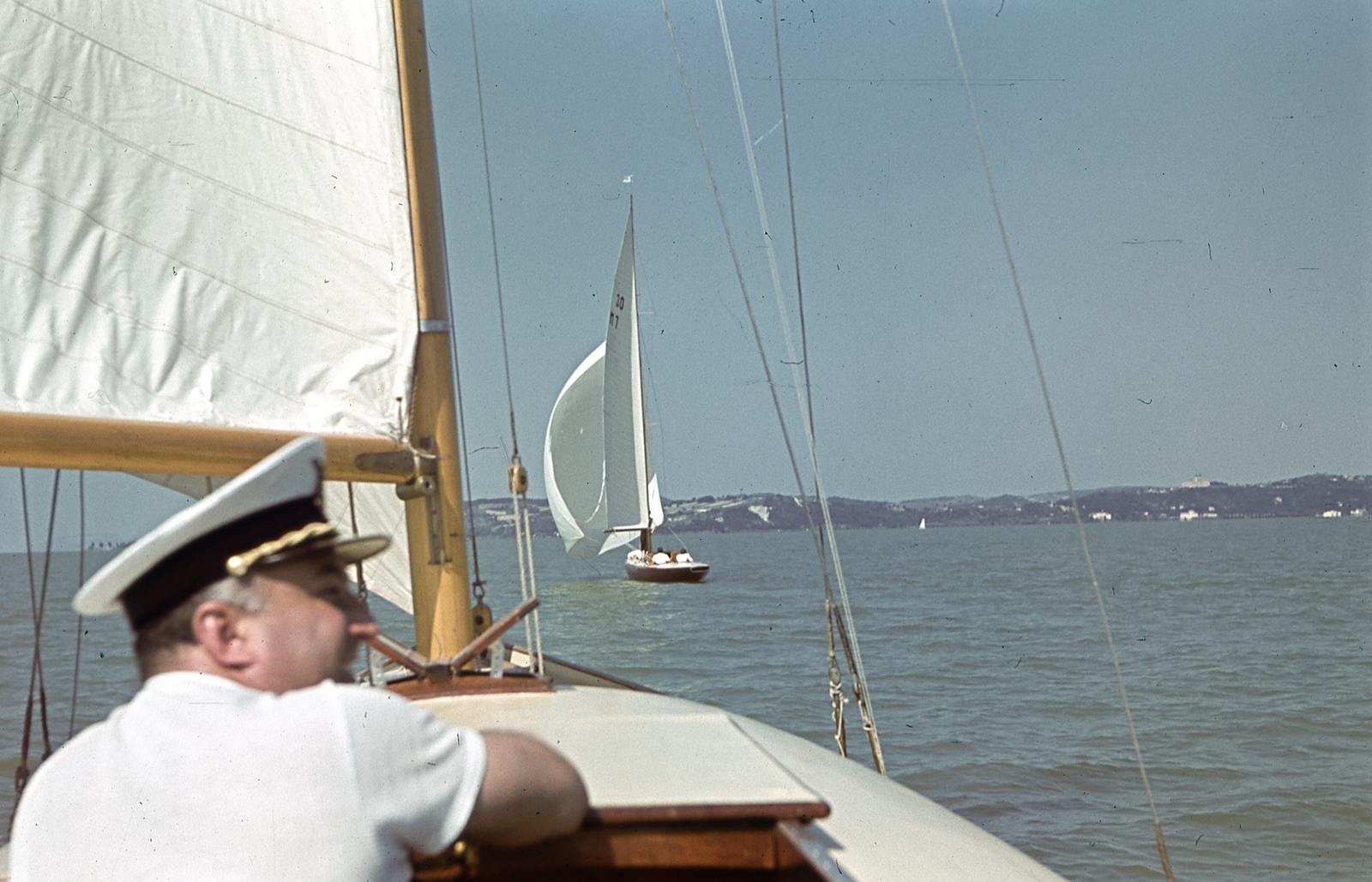 Hungary,Lake Balaton, Zamárdi, (Balatonzamárdi), háttérben jobbra a Tihanyi-félsziget., 1941, Ember Károly dr., colorful, peaked cap, cruiser, Fortepan #40859