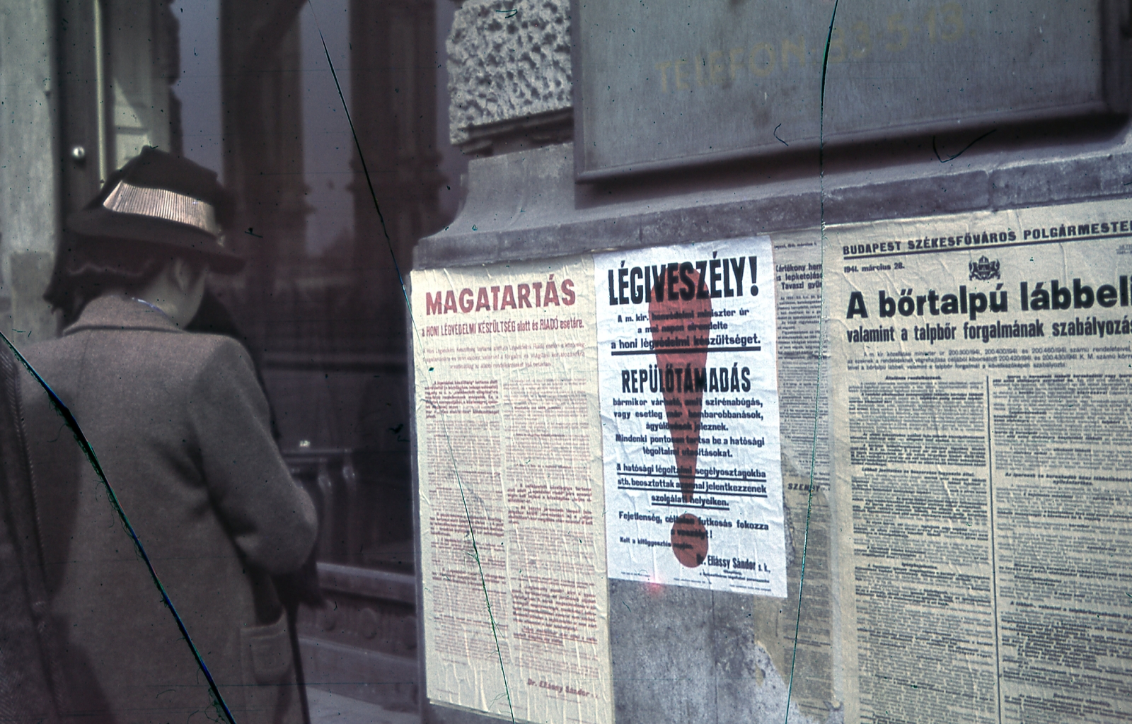 Hungary, Budapest V., Belgrád (Ferenc József) rakpart, Március 15. (Eskü) téri sarokház., 1941, Ember Károly dr., colorful, poster, bombing, announcement, Budapest, Fortepan #40895