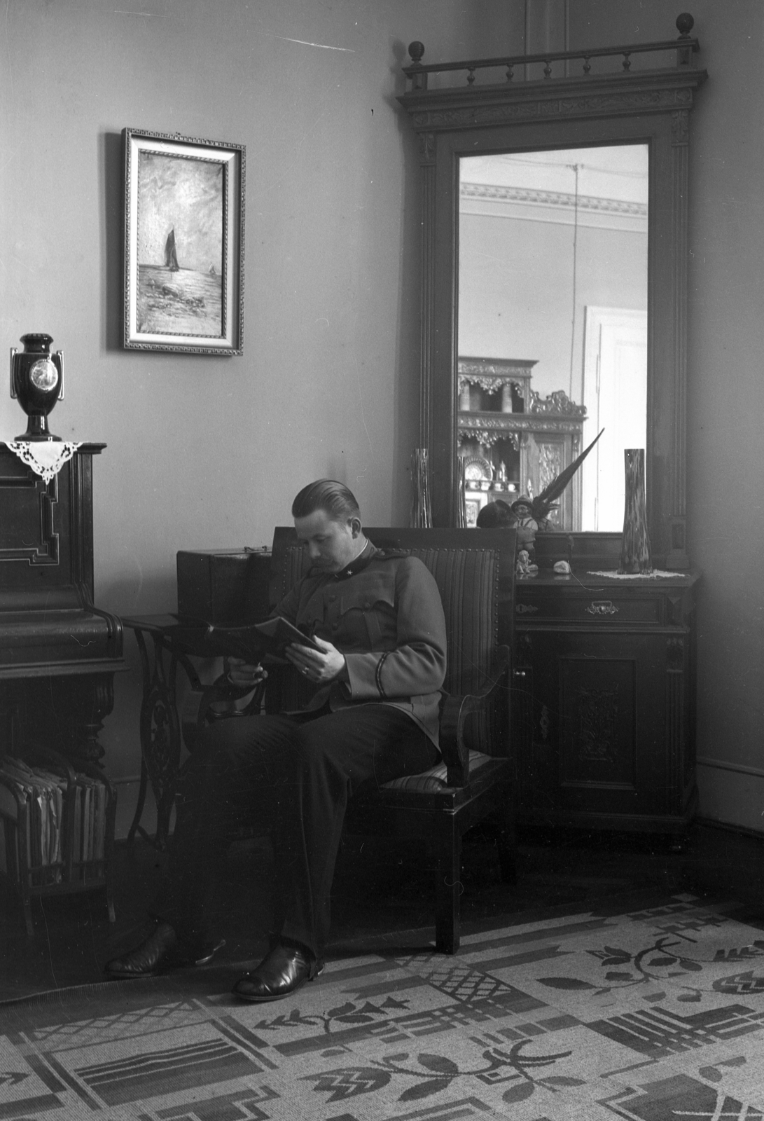 Hungary, Sopron, 1937, Rados Tamás OSB, portrait, uniform, reading, furniture, mirror, interior, man, Fortepan #40965