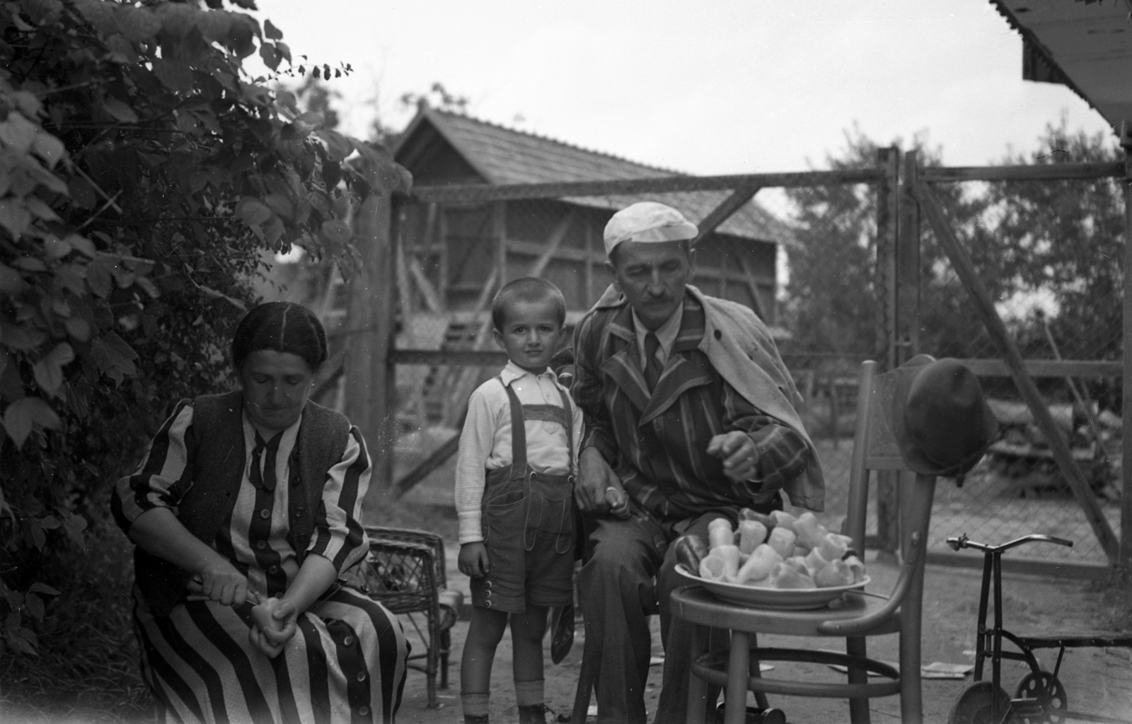 1943, Rados Tamás OSB, kid, striped dress, cooking, tricycle, Fortepan #40985