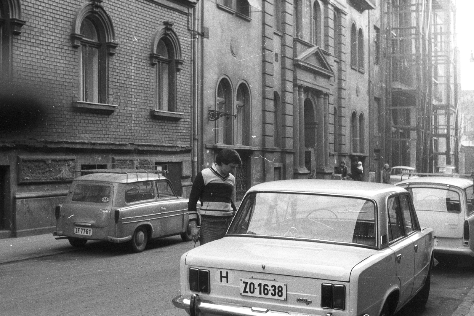 Hungary, Budapest IX., Hőgyes Endre utca a Knézich utca felé nézve., 1979, Fortepan, German brand, Trabant-brand, Polski Fiat-brand, Polish brand, automobile, Budapest, country code sign, Fortepan #41047