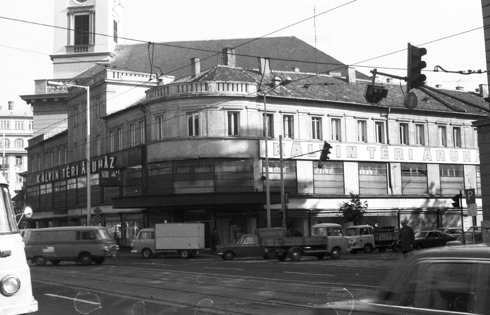 Hungary, Budapest IX., Kálvin tér - Lónyay (Szamuely) utca sarok, Kálvin téri áruház., 1983, Fortepan, sign-board, signal, Zuk-brand, Budapest, Fortepan #41068