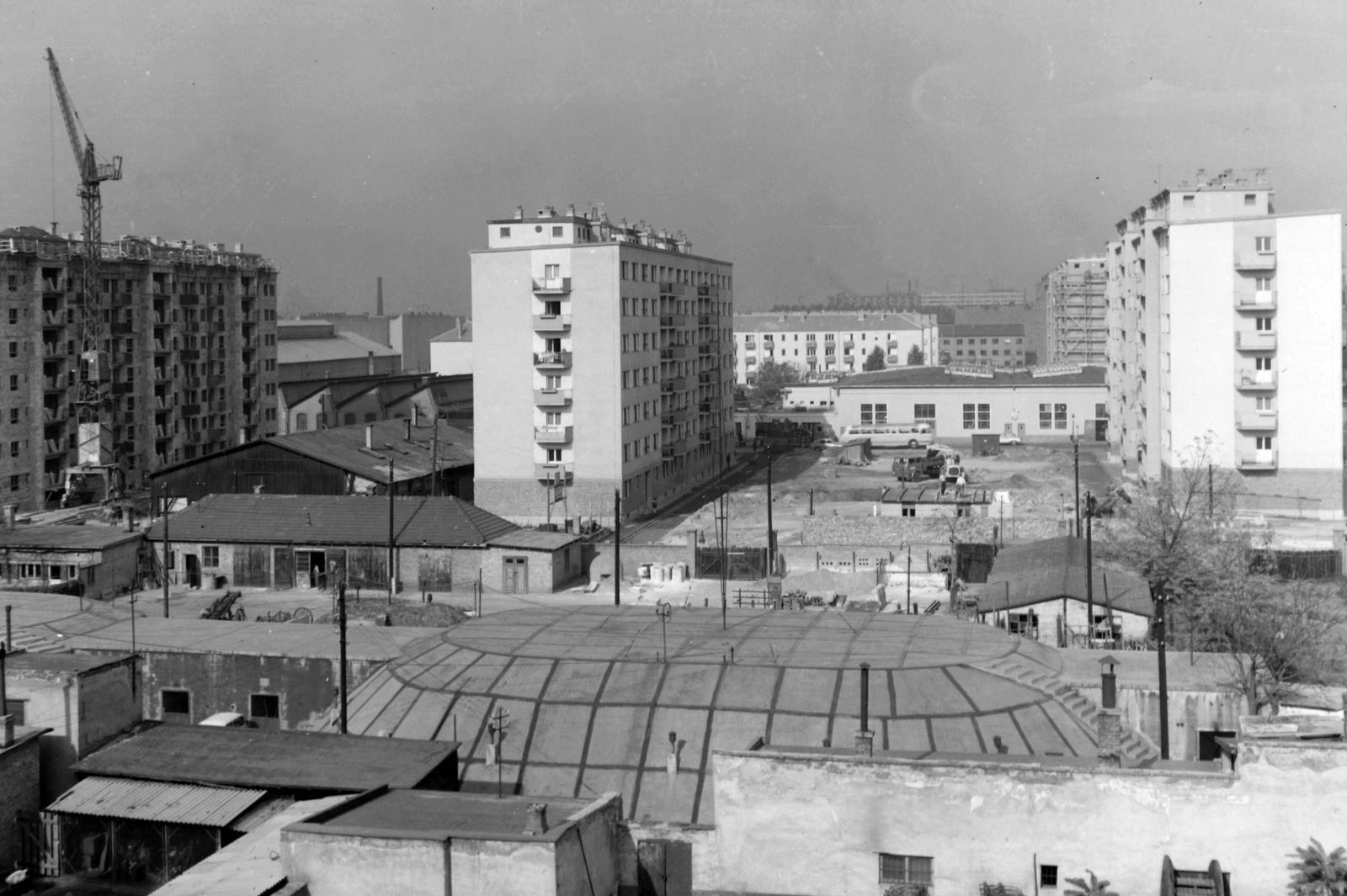 Hungary, Budapest XIII., kilátás a Dráva utca felől a Pulszky utca és a Vizafogó felé., 1963, Angyalföldi Helytörténeti Gyűjtemény, construction, blocks, crane, Budapest, Fortepan #41091