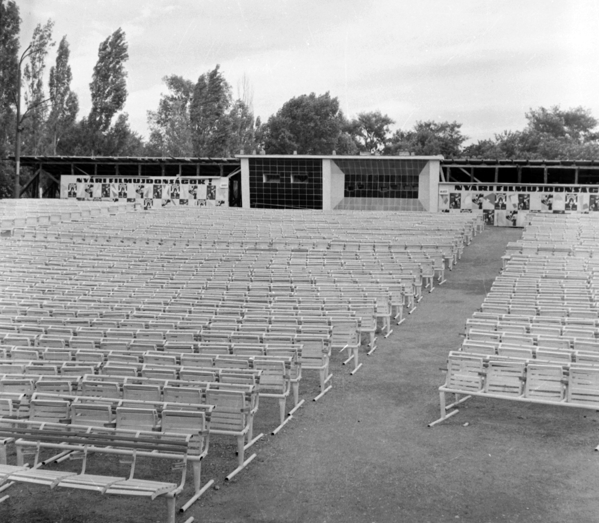 Hungary, Margit Islands, Budapest, Vörösmarty kertmozi., 1964, Angyalföldi Helytörténeti Gyűjtemény, bench, movie theater, Open Air Theatre, Fortepan #41128