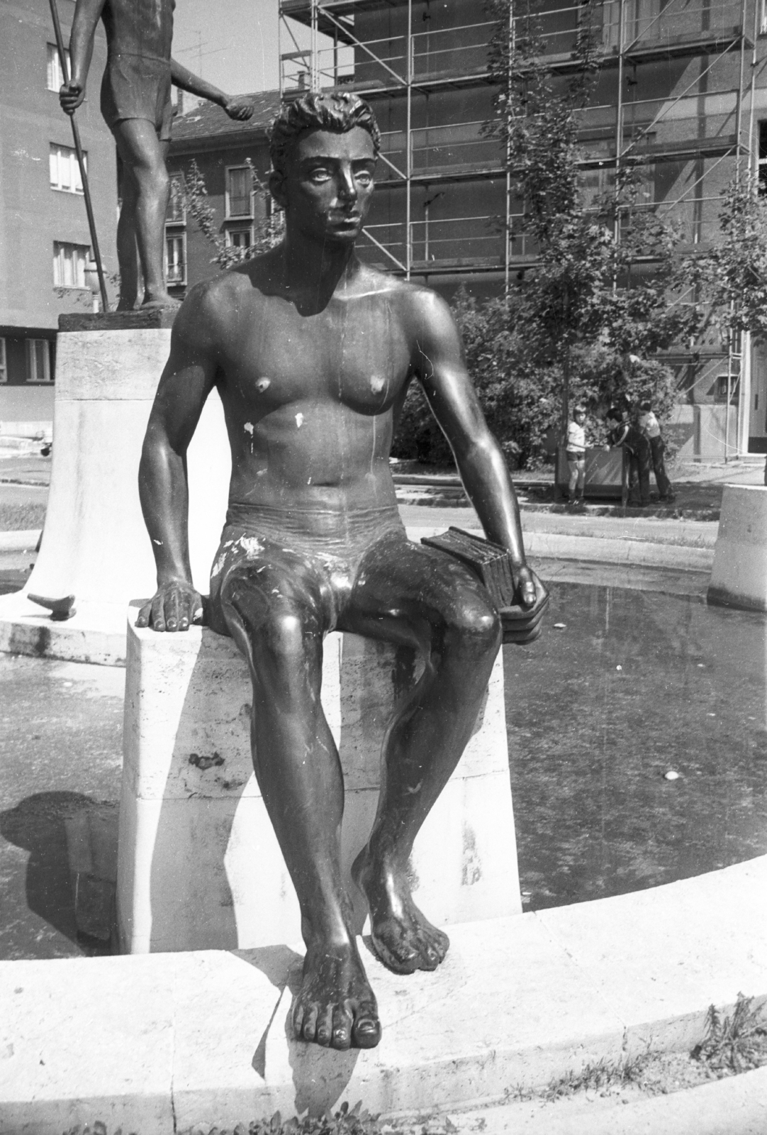 Hungary, Budapest XIII., Tahi utca, Vedres Márk szobrászművész alkotása a Béke-kút (1961)., 1980, Angyalföldi Helytörténeti Gyűjtemény, sculpture, Budapest, Fortepan #41154