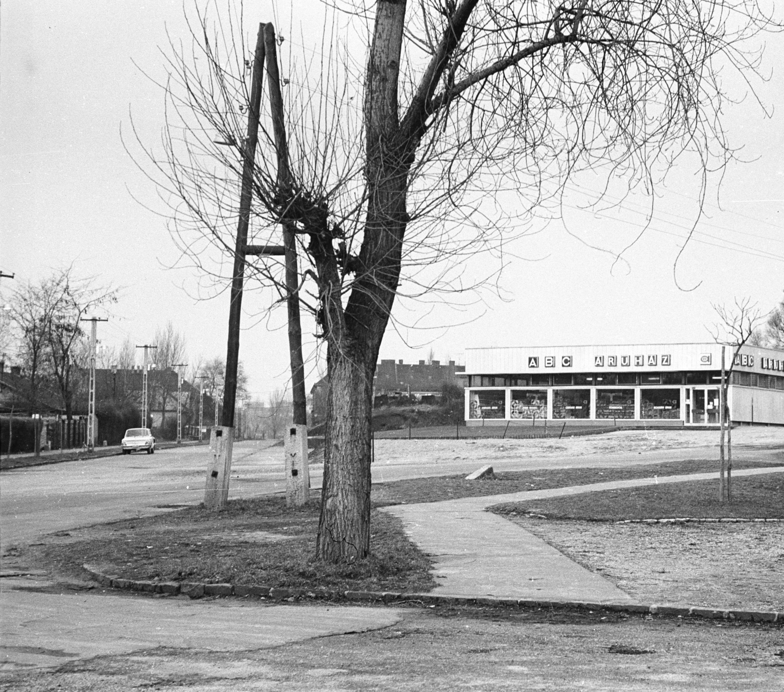 Hungary, Budapest XIII., Tomori utca - Új Palotai út elágazása a Faludi utca felől nézve., 1975, Angyalföldi Helytörténeti Gyűjtemény, Zaporozhetz-brand, Budapest, Fortepan #41183