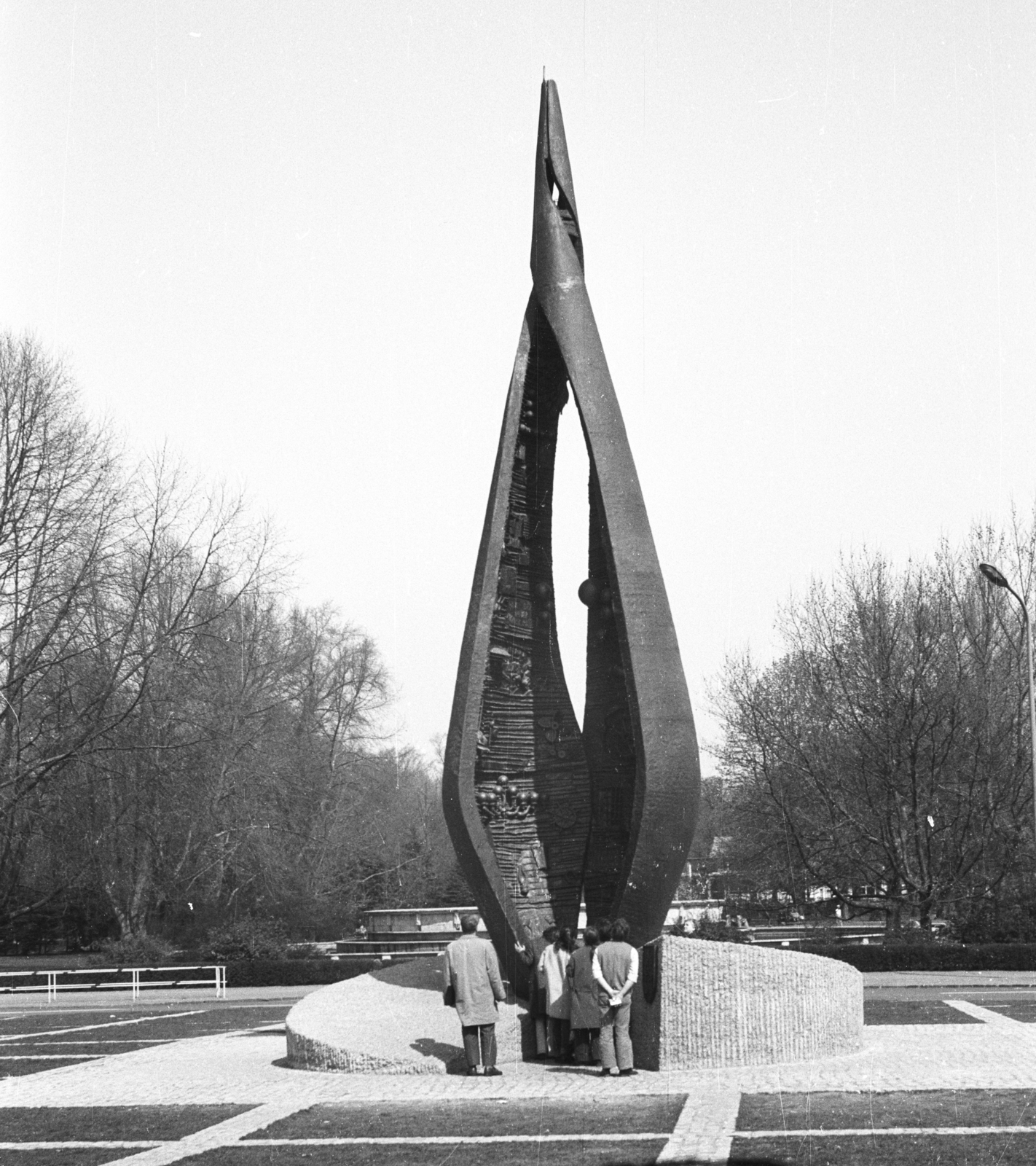 Hungary, Margit Islands, Budapest, Pest-Buda egyesítése 100. évfordulójára készült emlékmű (Kiss István)., 1976, Angyalföldi Helytörténeti Gyűjtemény, monument, Fortepan #41244