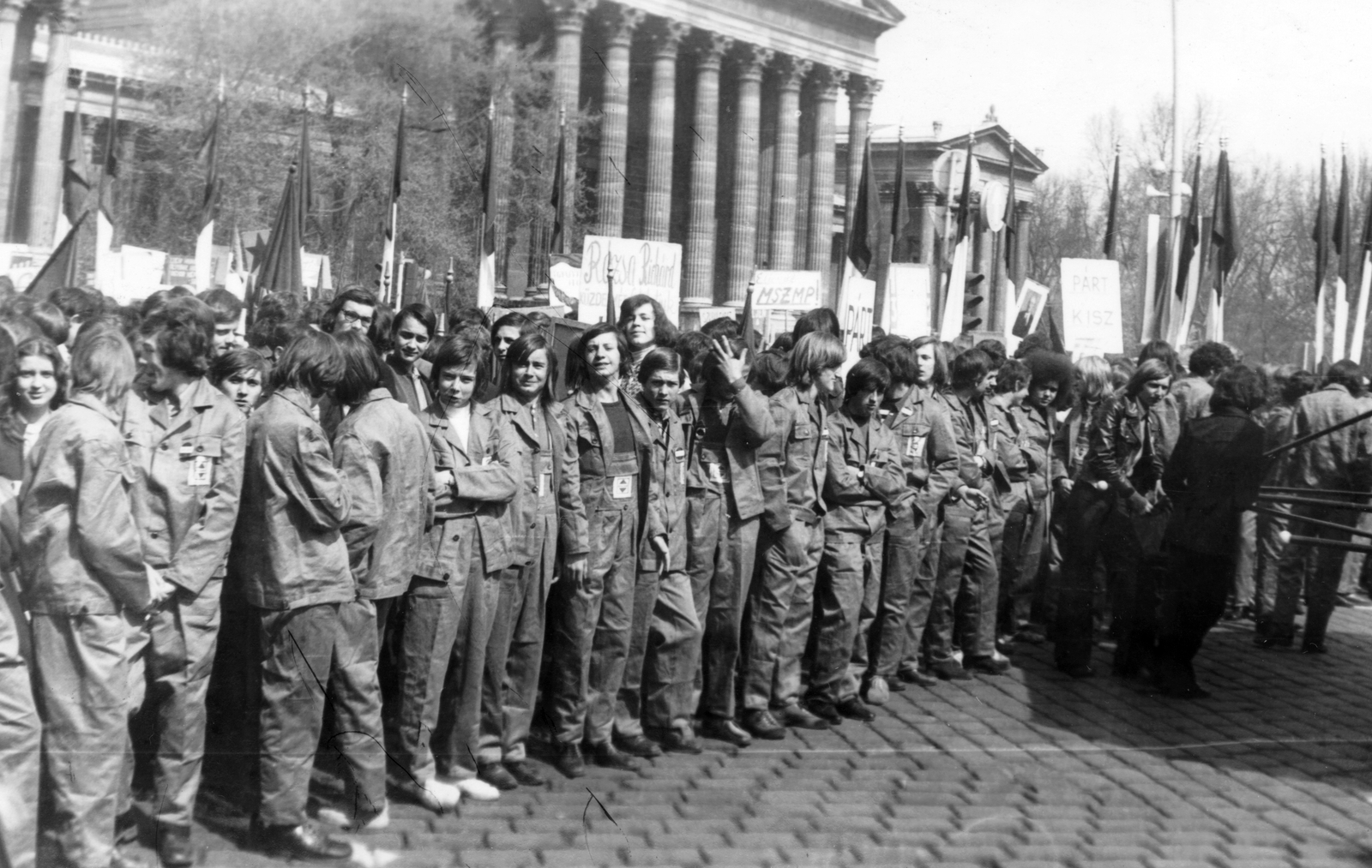 Magyarország, Budapest XIV., Hősök tere, Szépművészeti Múzeum., 1974, Angyalföldi Helytörténeti Gyűjtemény, csoportkép, Budapest, Fortepan #41265