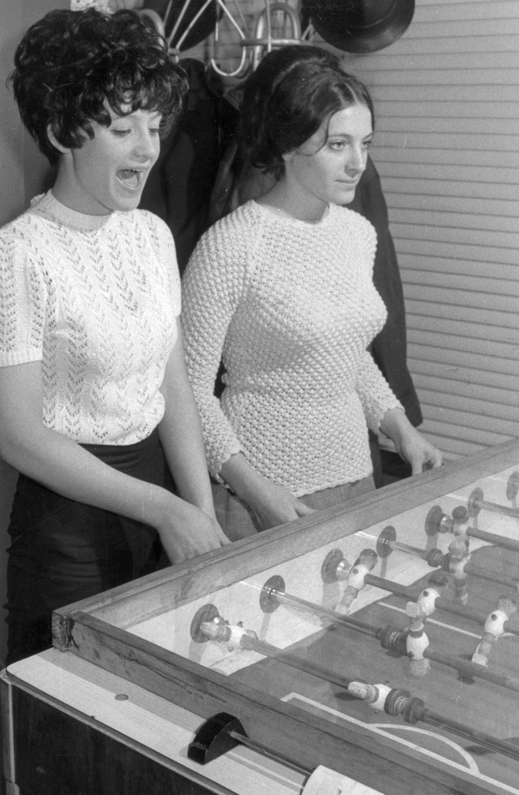 1975, Angyalföldi Helytörténeti Gyűjtemény, fun, hairdo, table soccer, Fortepan #41283