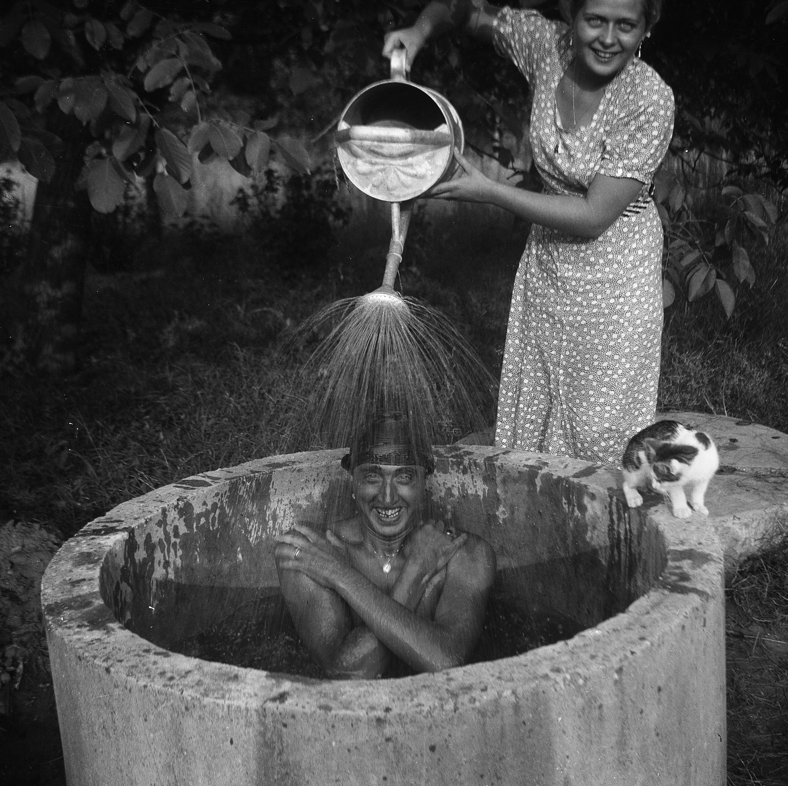 1937, Bettina Fabos, garden, cat, jesting, man, lady, watering can, bathtub, earring, summer dresses, Best of, bath, watering, hosing, Fortepan #41341