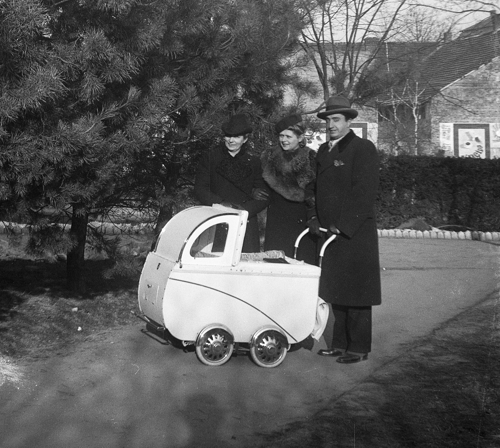 1937, Bettina Fabos, hat, baby carriage, tableau, women, man, Fortepan #41343