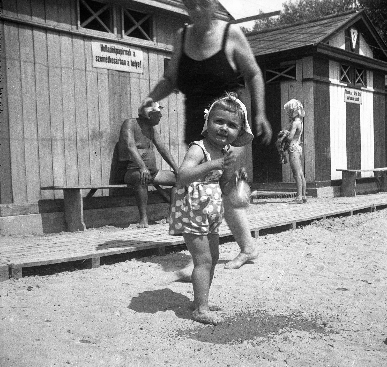 1937, Bettina Fabos, beach, bathing suit, genre painting, changing cabin, girl, summer, bench, watering can, Fortepan #41348