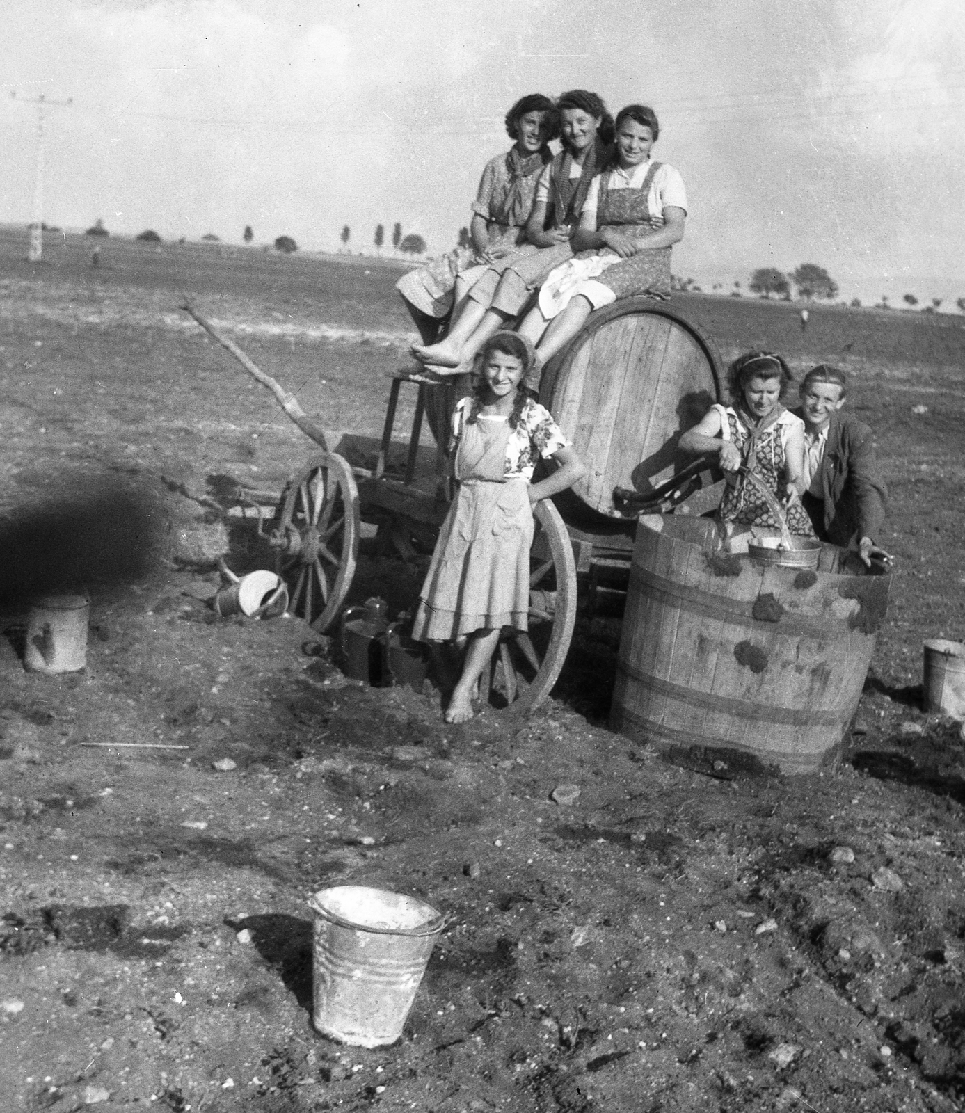 1953, Bettina Fabos, tableau, water truck, bucket, apron, headscarf, Fortepan #41351