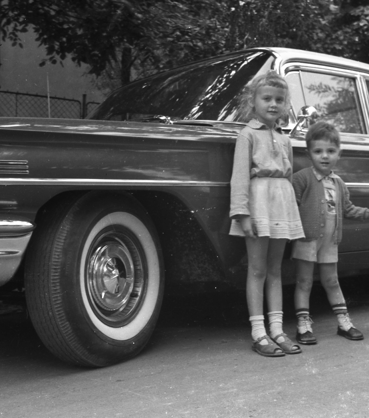 1966, Bettina Fabos, kid, Chevrolet-brand, automobile, hubcap, Fortepan #41356