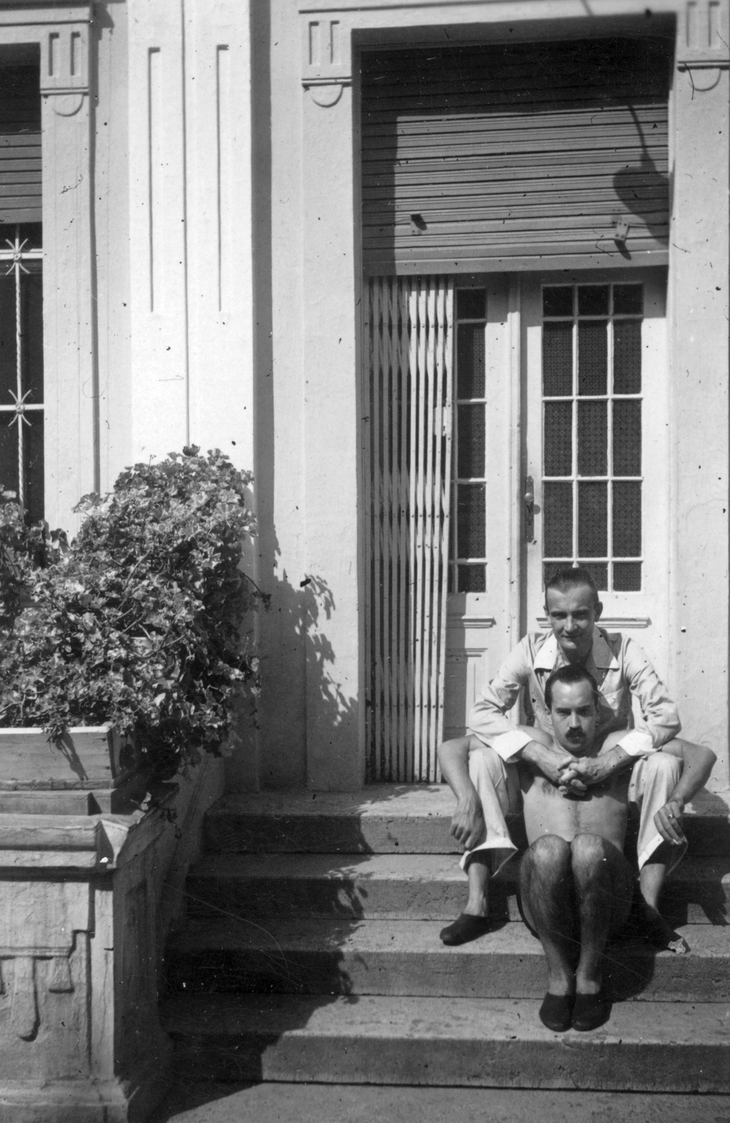 1937, Székelyi Péter, men, stairs, friendship, door, double portrait, shutter, wide sitting, sitting on stairs, Fortepan #41447