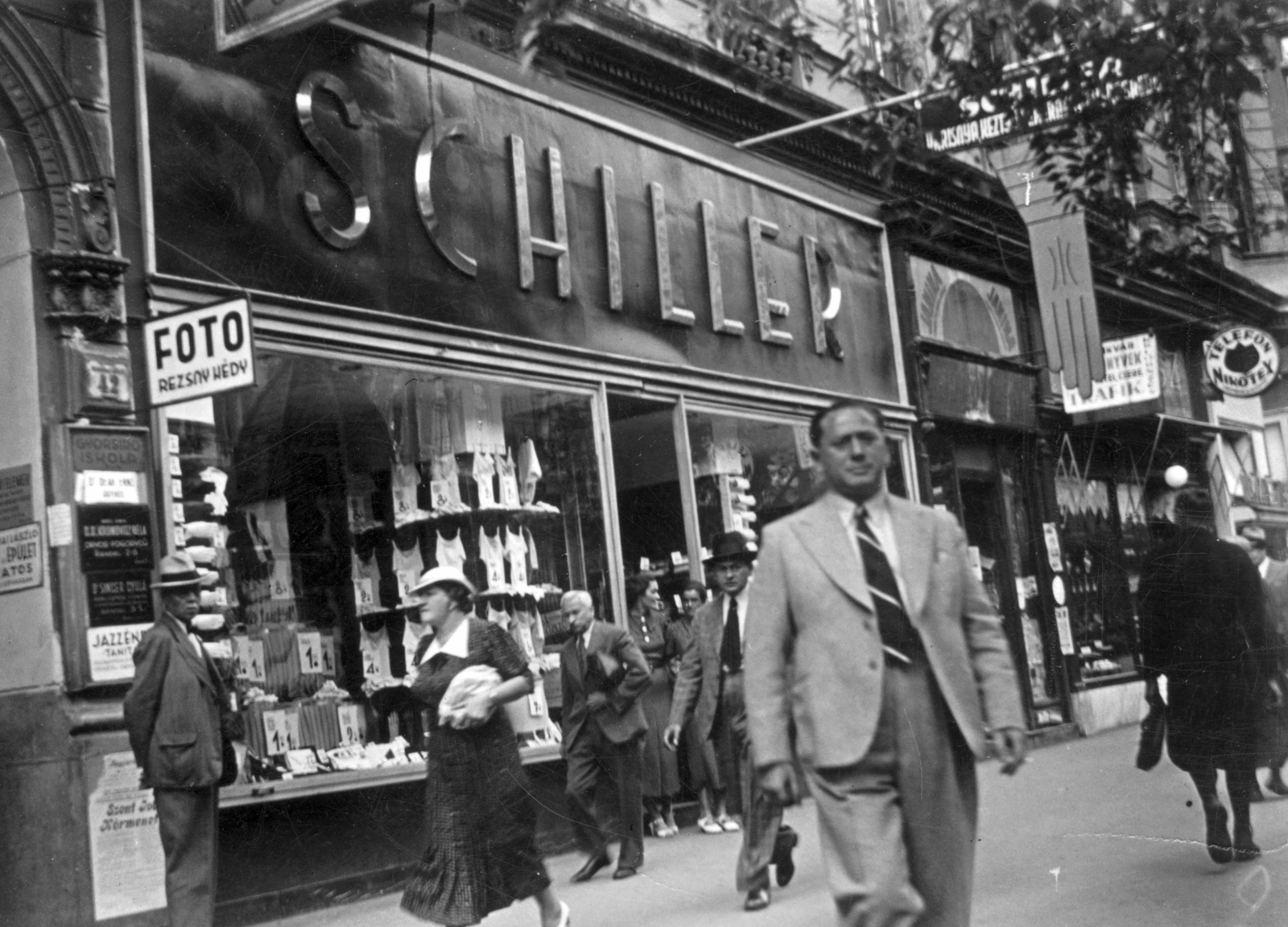 Magyarország, Budapest VII., Erzsébet körút 42., 1939, Székelyi Péter, kötöttáru, Schiller és Lőbl, Budapest, fotózás, cégér, trafik, Fortepan #41494