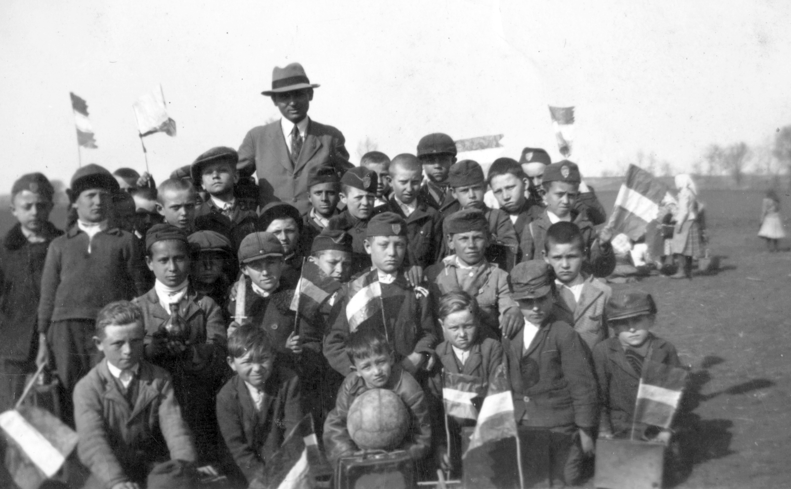 1937, Tari Örs, flag, tableau, soccer team, kids, boys, Fortepan #41522