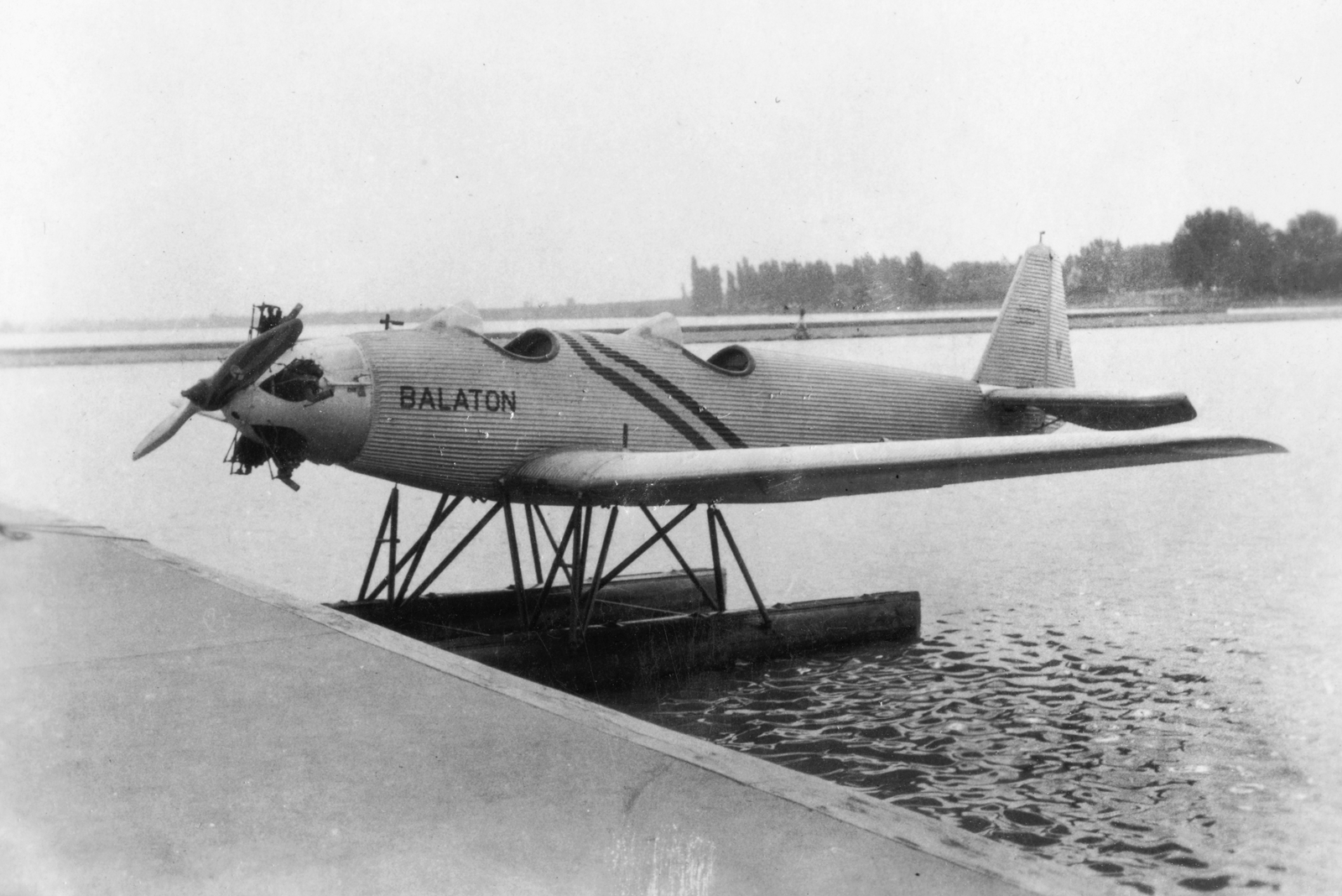Hungary,Lake Balaton, Siófok, ekkor Kiliti / Vilmatelep, Junkers A-50 Junior hidroplán kiképző repülőgép a mólónál., 1930, Szent-Istvány Dezső, transport, vehicle, German brand, hydroplane, airplane, Junkers-brand, Fortepan #41536